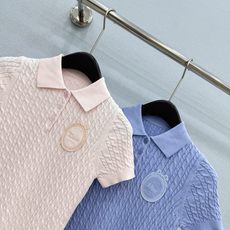 🛒𝐍𝐄𝐖 · 𝟐𝟎𝟐6/爆款现货【原版定制】Di*|2026新品专柜徽章刺绣麻花翻领Polo针织衫 定制 🛒𝐍𝐄𝐖 · 𝟐𝟎𝟐6/爆款现货【原版定制】Di*|2026新品专柜徽章刺绣麻花翻领Polo针织衫 定制