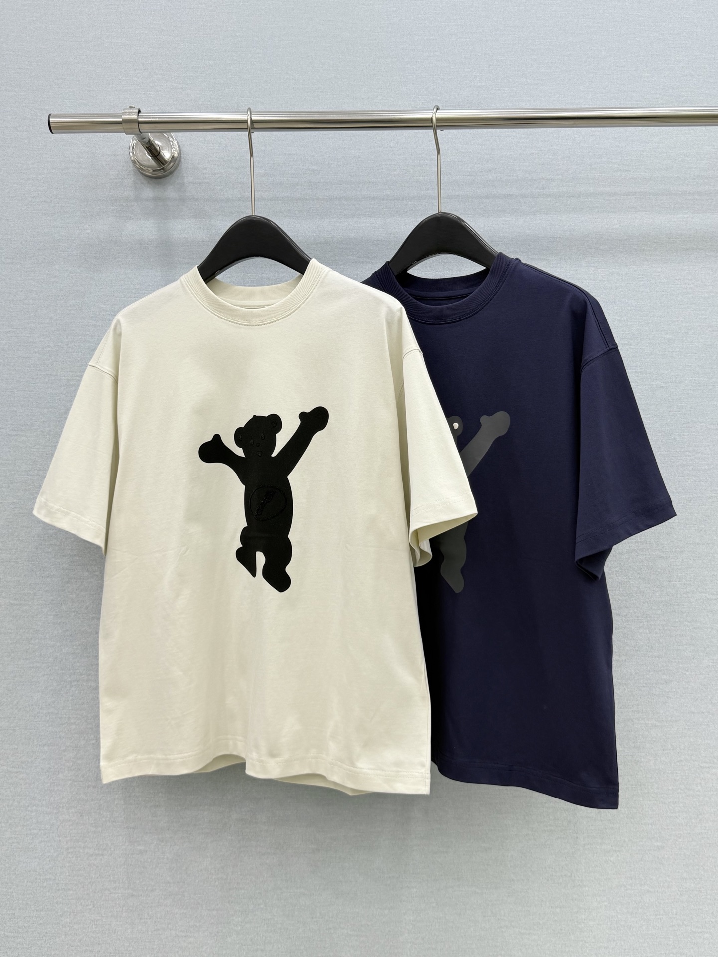 🛒𝐍𝐄𝐖 · 𝟐𝟎𝟐6/爆款现货【原版定制】小众*｜26新品印花短袖T恤精致宽松版型上身巨显瘦！男女同款