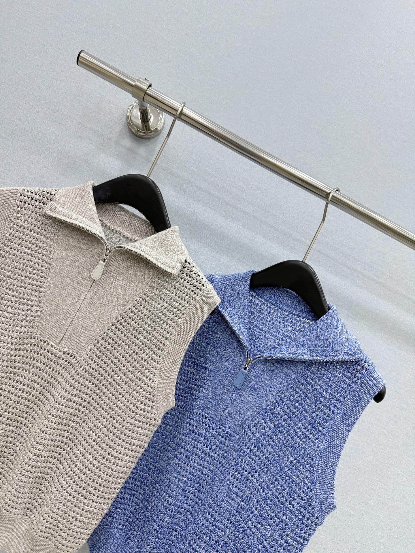 🛒𝐍𝐄𝐖 · 𝟐𝟎𝟐6/爆款现货【原单品质】小众｜2026新款半拉链针织衫老钱风穿搭  配西裤绝美定制面