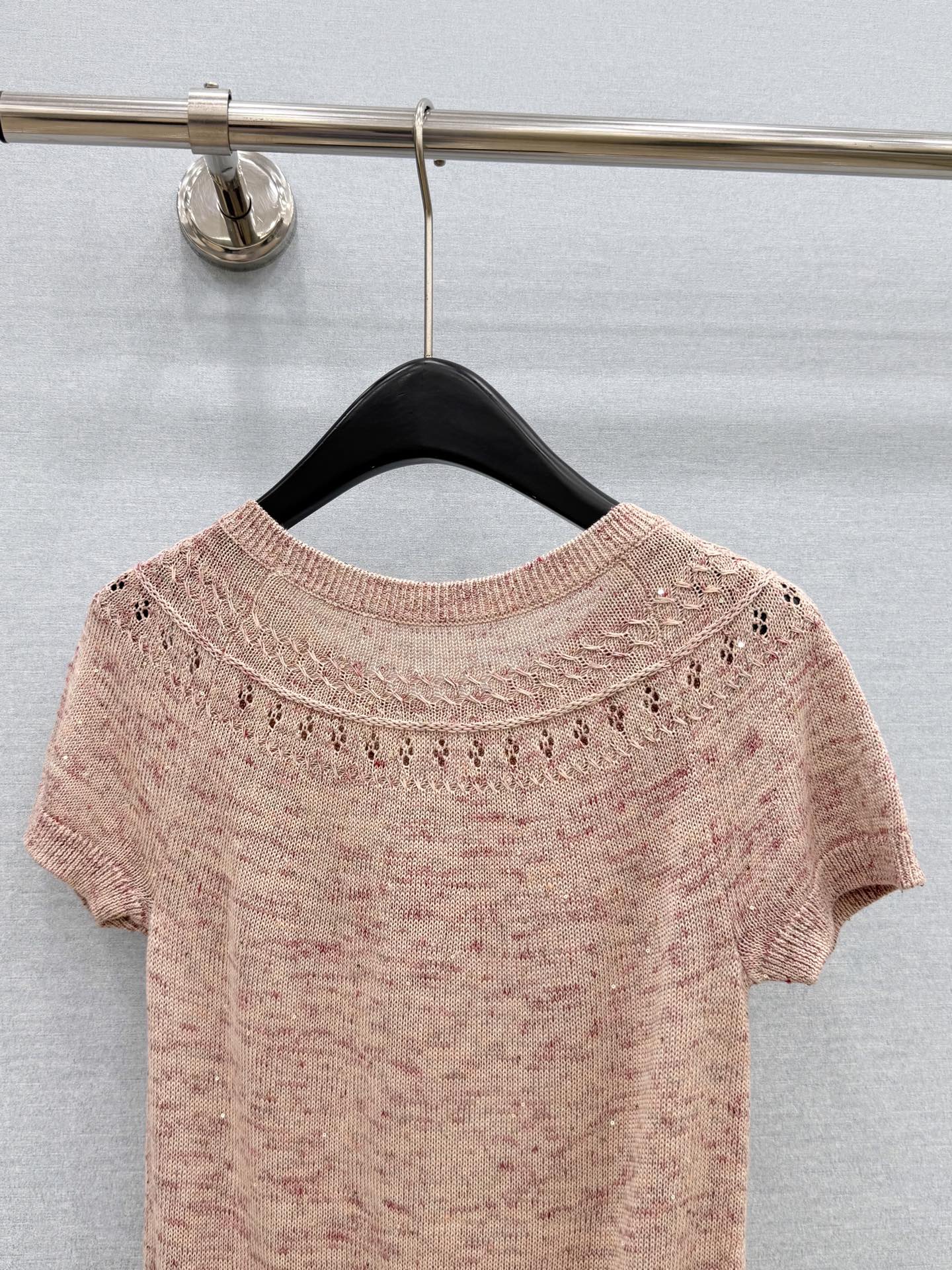 🛒𝐍𝐄𝐖 · 𝟐𝟎𝟐6/爆款现货【原单品质】小众｜2026新款钩花针织衫老钱风穿搭  配西裤绝美定制面料