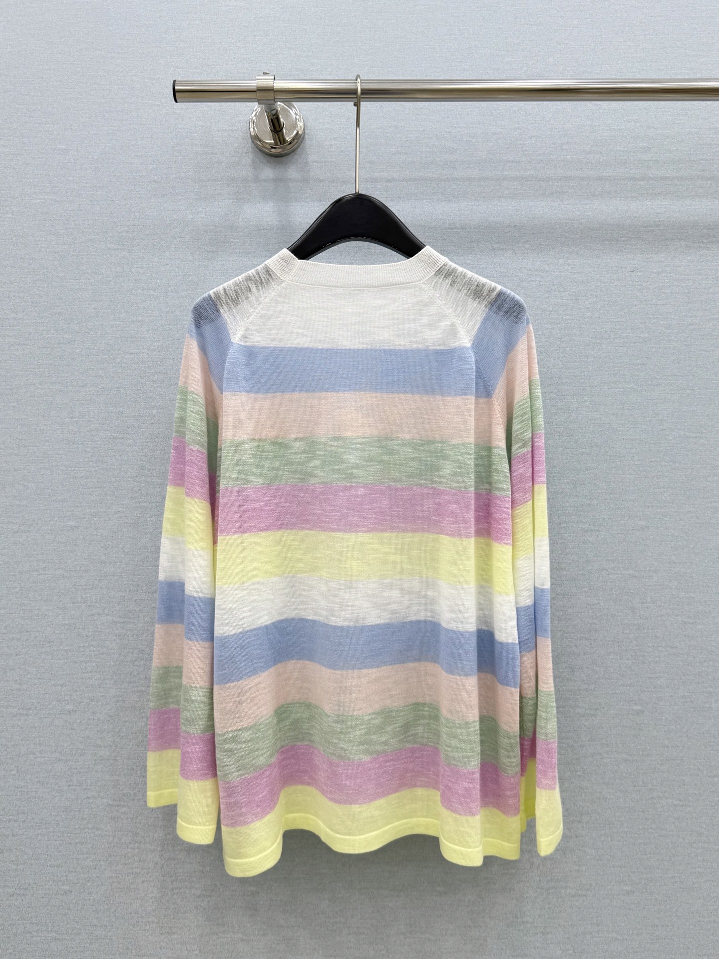 🛒𝐍𝐄𝐖 · 𝟐𝟎𝟐6/爆款现货【春夏上新】 设计师小众｜2026新款针织罩衫高订面料，百搭慵懒版型  