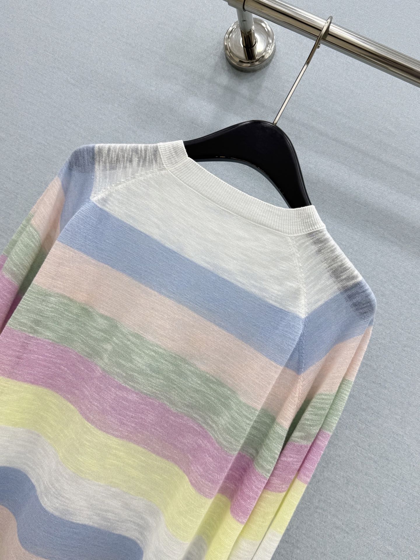 🛒𝐍𝐄𝐖 · 𝟐𝟎𝟐6/爆款现货【春夏上新】 设计师小众｜2026新款针织罩衫高订面料，百搭慵懒版型  