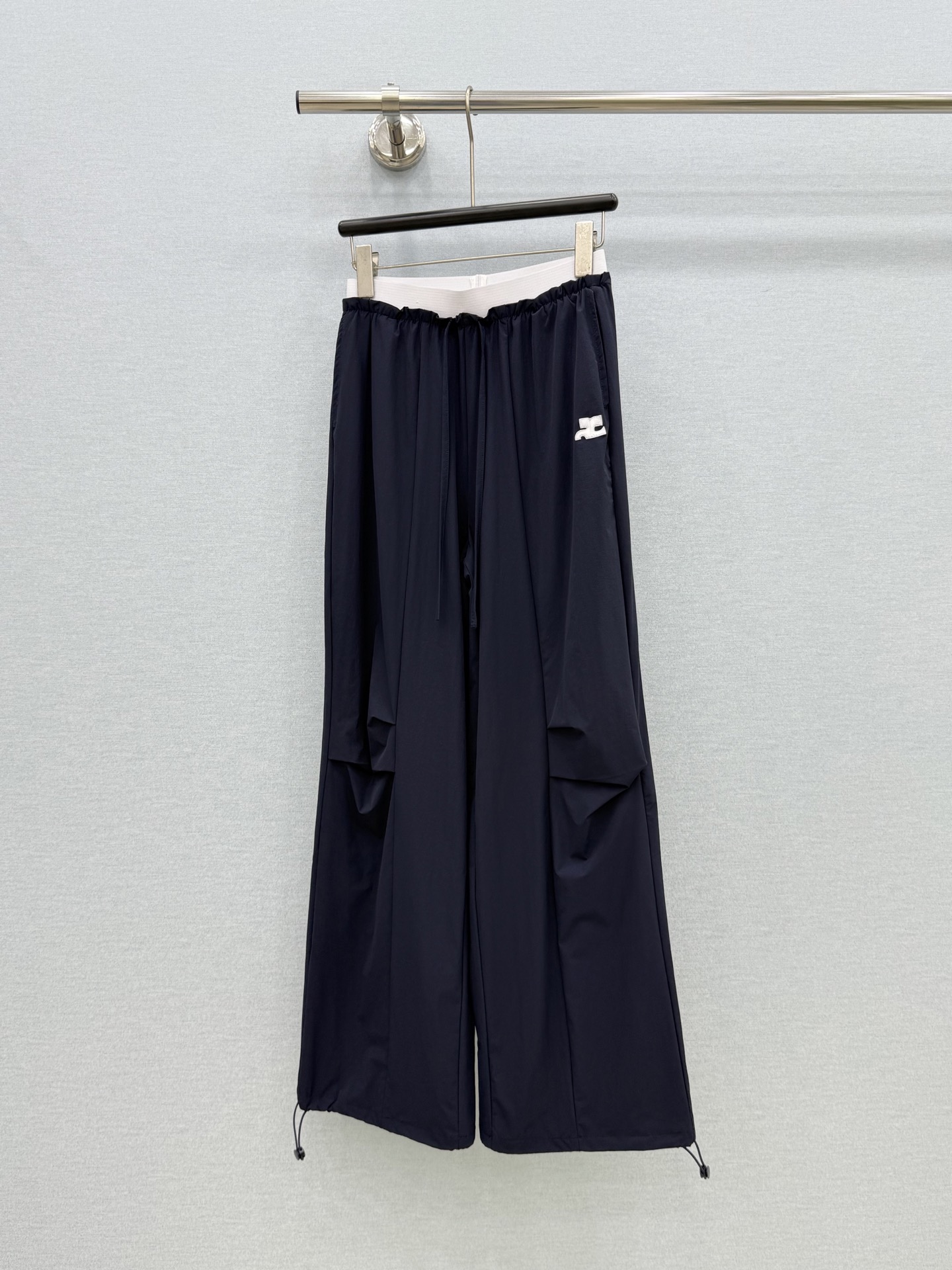 🛒𝐍𝐄𝐖 · 𝟐𝟎𝟐6/爆款现货原单品质  小众*｜2026新品工装式撞色织带休闲裤常规设计  经典高级