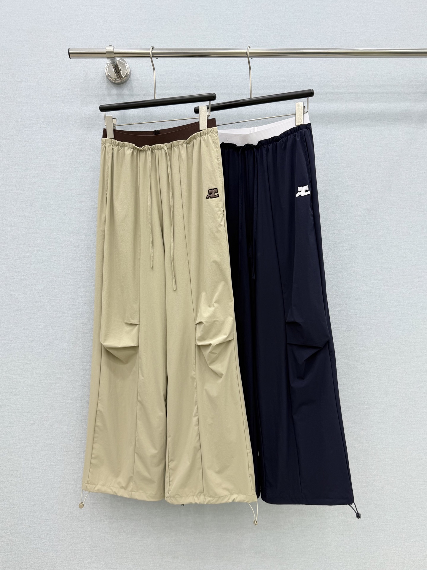 🛒𝐍𝐄𝐖 · 𝟐𝟎𝟐6/爆款现货原单品质  小众*｜2026新品工装式撞色织带休闲裤常规设计  经典高级