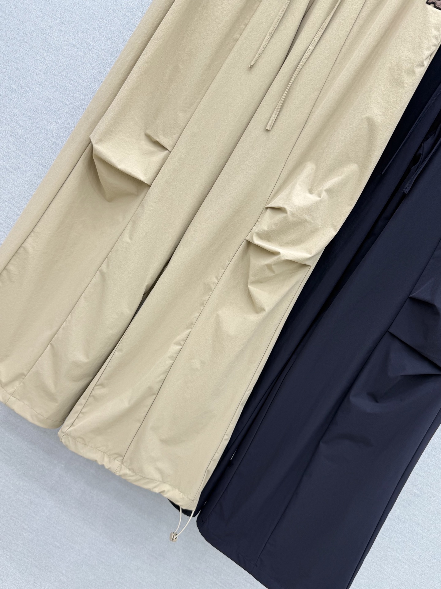 🛒𝐍𝐄𝐖 · 𝟐𝟎𝟐6/爆款现货原单品质  小众*｜2026新品工装式撞色织带休闲裤常规设计  经典高级