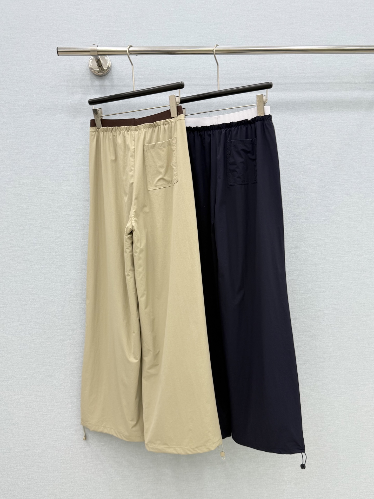 🛒𝐍𝐄𝐖 · 𝟐𝟎𝟐6/爆款现货原单品质  小众*｜2026新品工装式撞色织带休闲裤常规设计  经典高级