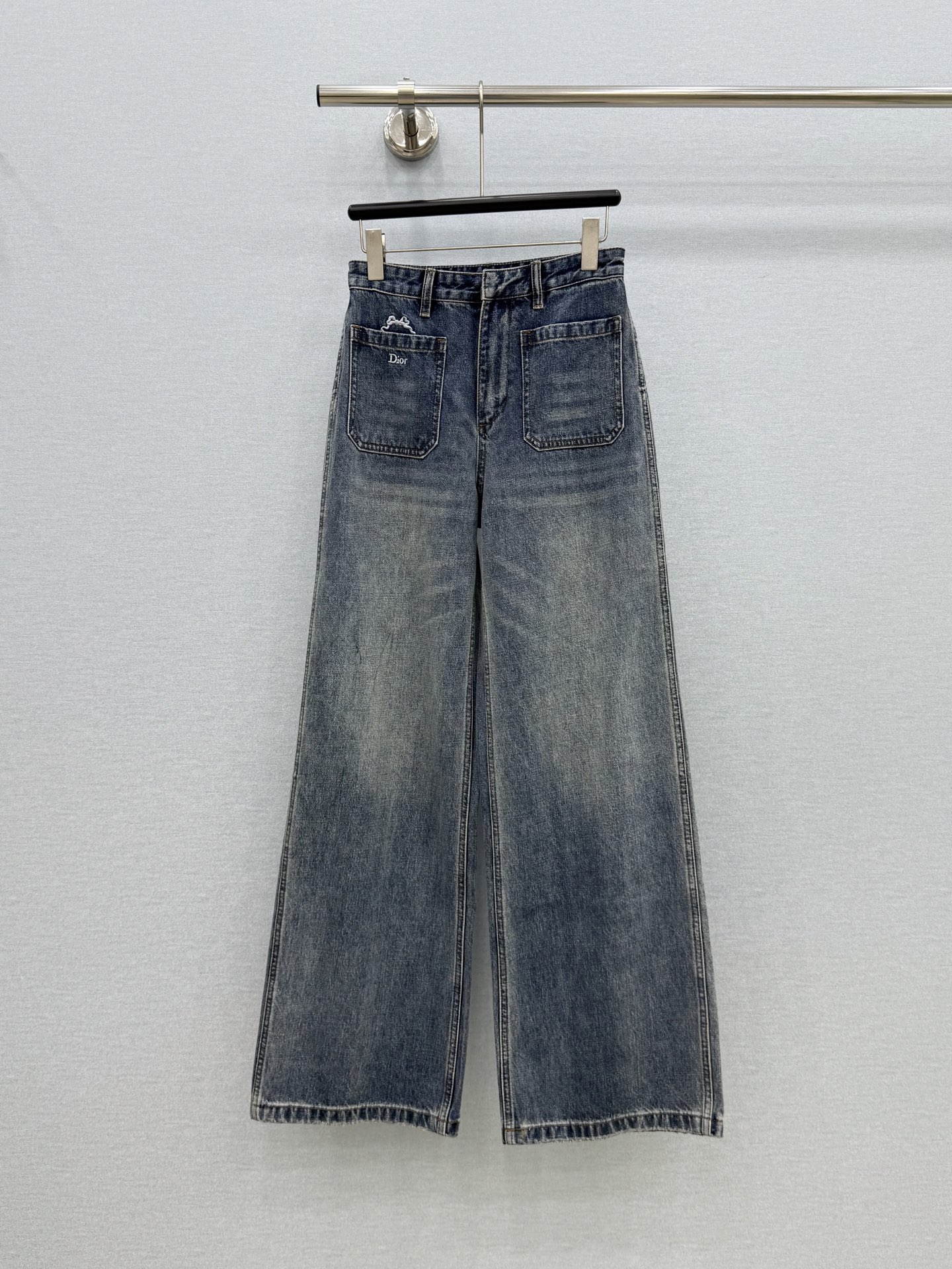 🛒𝐍𝐄𝐖 · 𝟐𝟎𝟐6/爆款现货【原单品质】Dio*｜定制撞色刺绣双口袋做旧洗水牛仔裤采用高端定制面料，