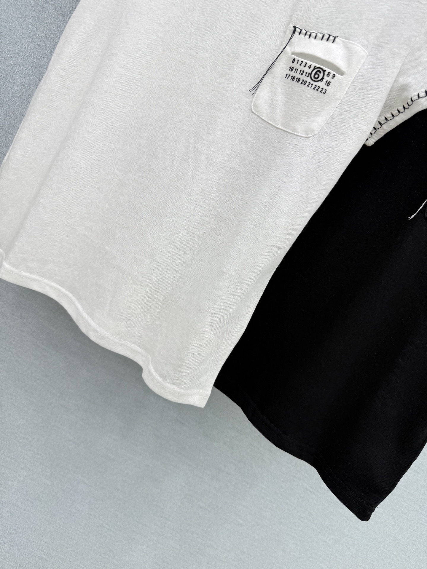 🛒𝐍𝐄𝐖 · 𝟐𝟎𝟐6/爆款现货【春夏上新】 设计师小众｜2026新款撞色刺绣短袖T恤麻感棉面料，百搭版