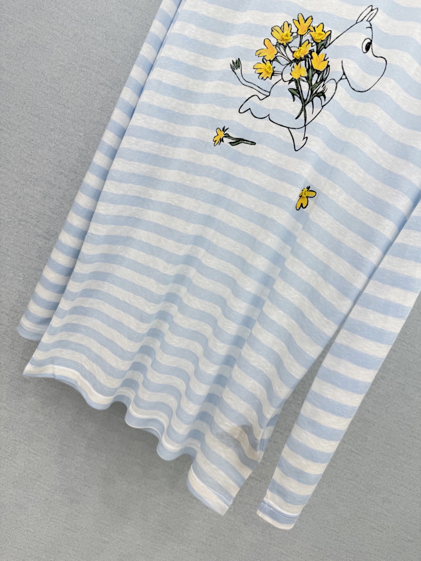 🛒𝐍𝐄𝐖 · 𝟐𝟎𝟐6/爆款现货【春夏上新】 设计师小众｜2026新款手工订珠防晒长袖T恤高订面料，百搭