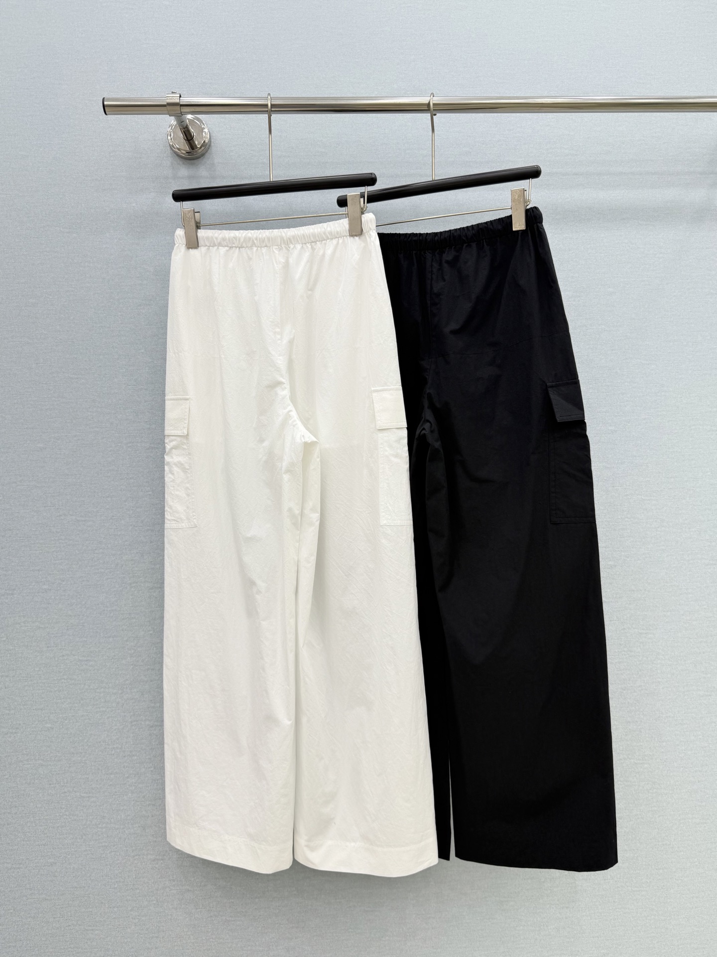 🛒𝐍𝐄𝐖 · 𝟐𝟎𝟐6/爆款现货【原单品质】Miumi*｜抽绳工装式刺绣双口袋休闲裤颜色百搭高级 定制版