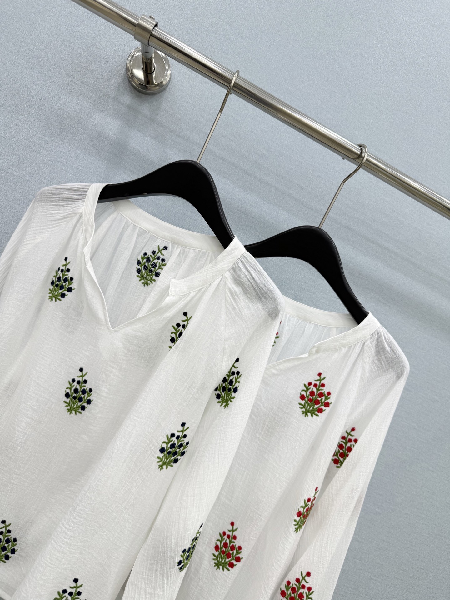 🛒𝐍𝐄𝐖 · 𝟐𝟎𝟐6/爆款现货原单品质  小众*｜2026新品长袖刺绣衬衫精致版型，高级肌理细腻 极简