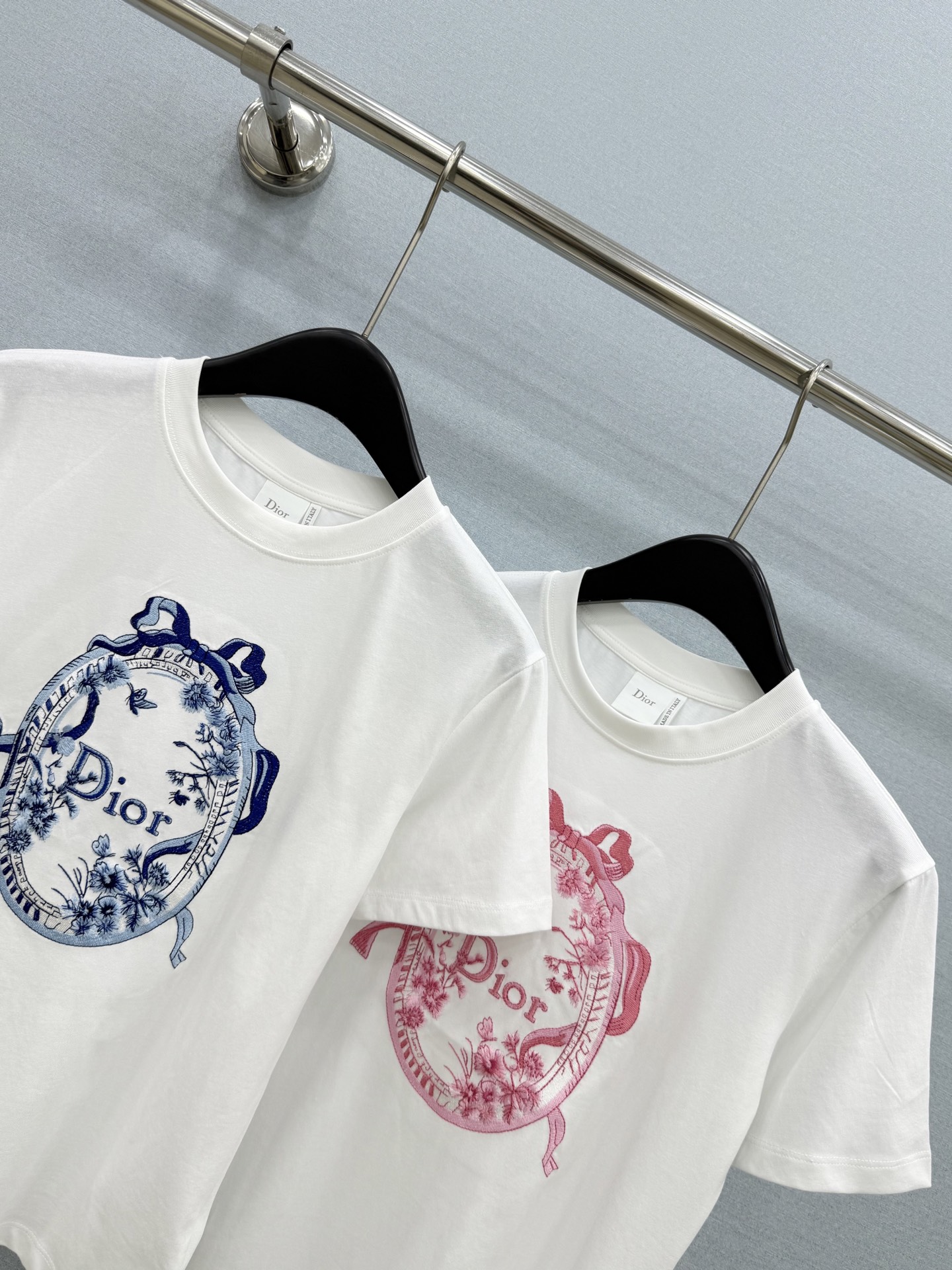 🛒𝐍𝐄𝐖 · 𝟐𝟎𝟐6/爆款现货【春夏上新】 Di*｜2026新款印花刺绣短袖T恤高订面料，百搭版型  