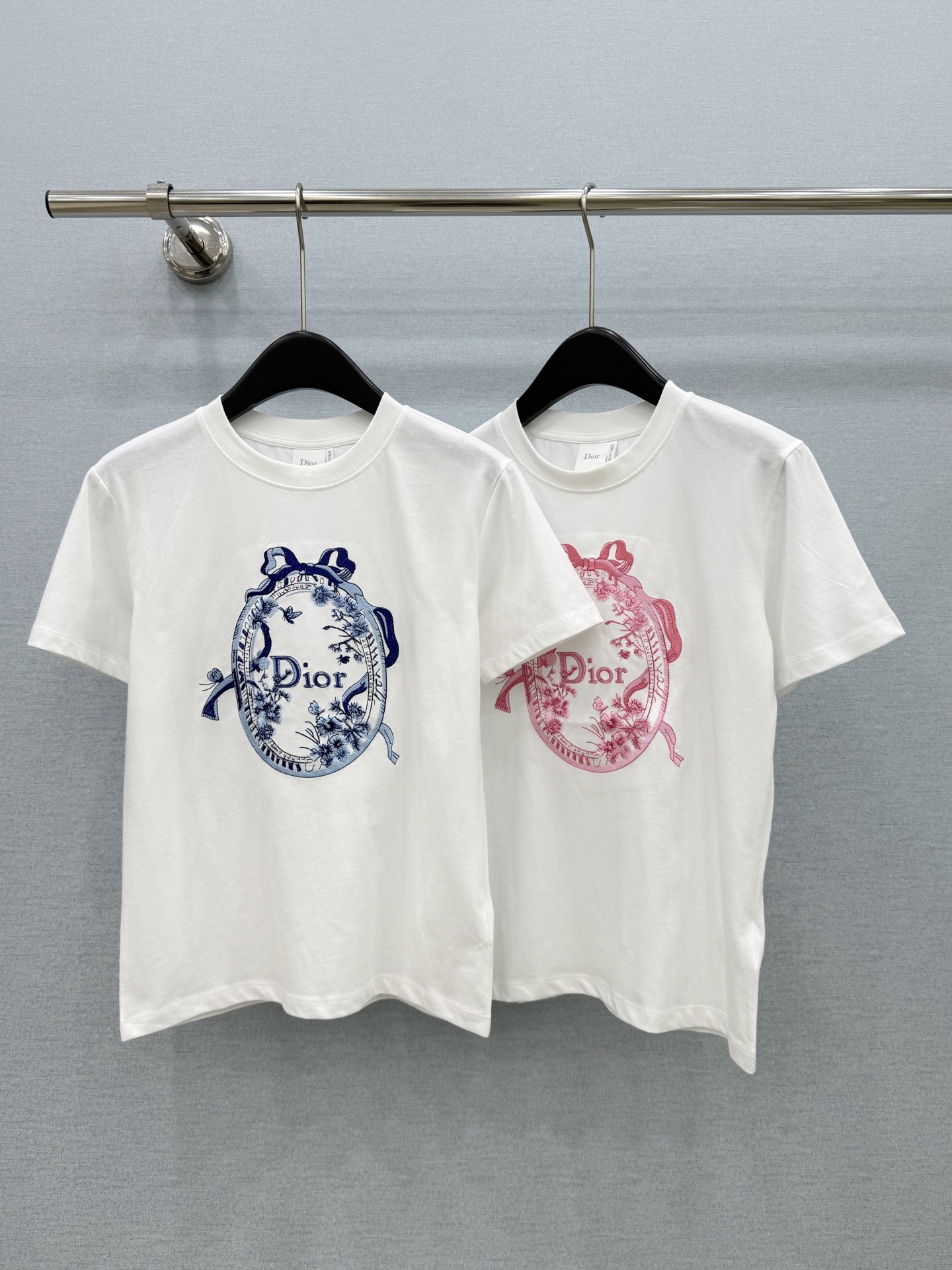 🛒𝐍𝐄𝐖 · 𝟐𝟎𝟐6/爆款现货【春夏上新】 Di*｜2026新款印花刺绣短袖T恤高订面料，百搭版型  