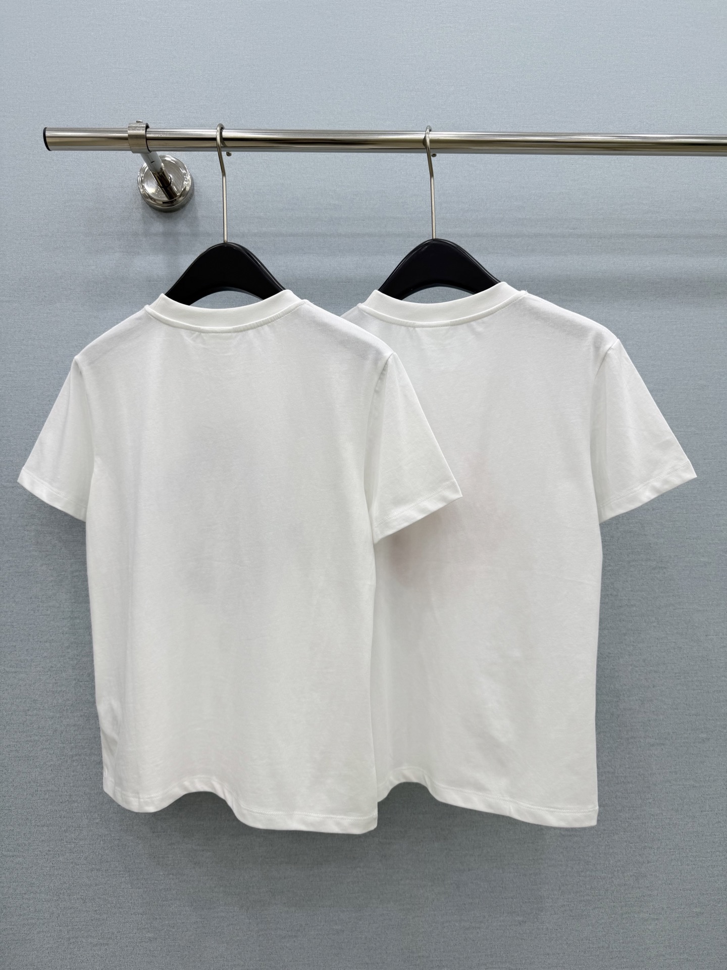 🛒𝐍𝐄𝐖 · 𝟐𝟎𝟐6/爆款现货【春夏上新】 Di*｜2026新款印花刺绣短袖T恤高订面料，百搭版型  