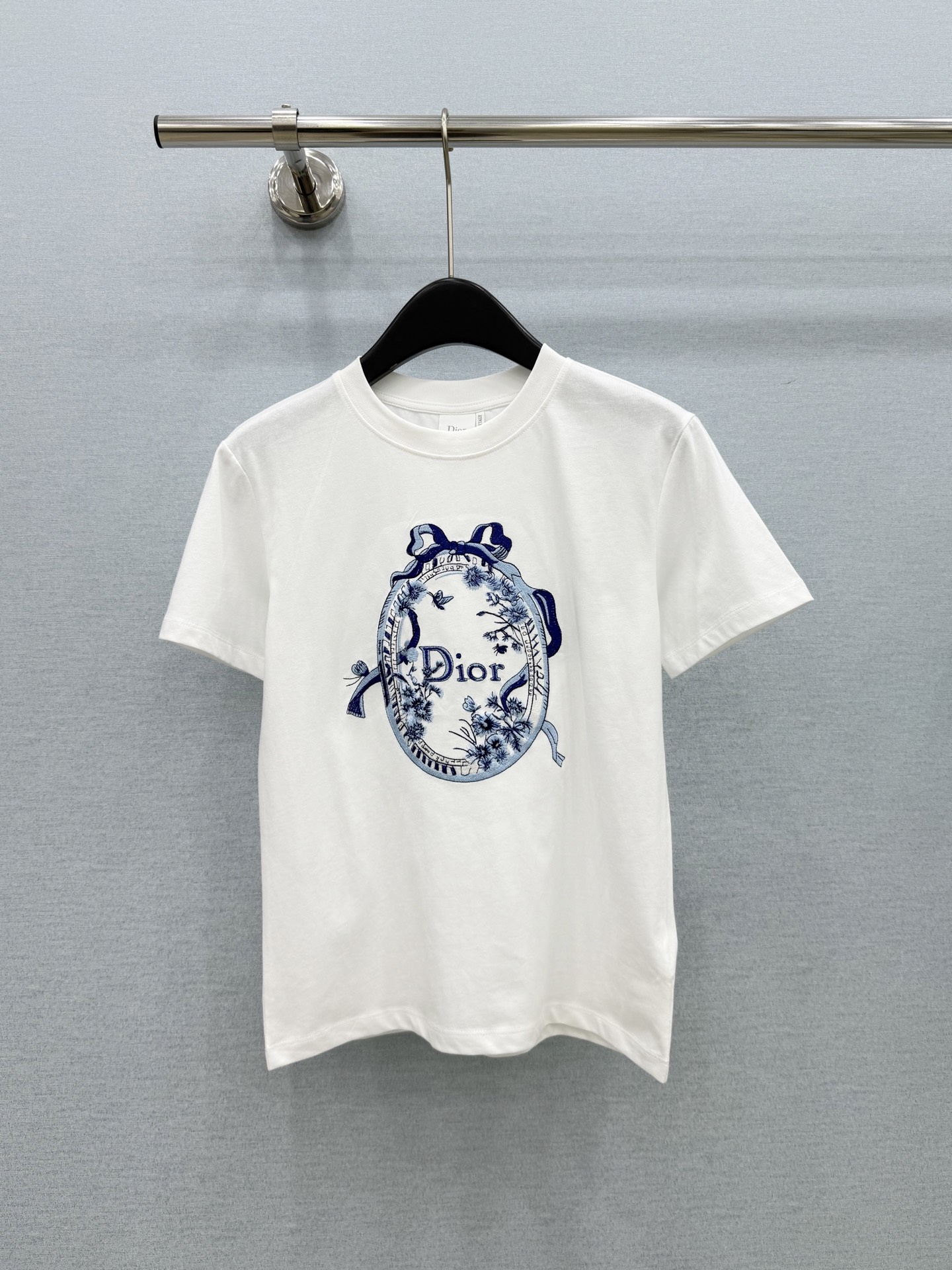🛒𝐍𝐄𝐖 · 𝟐𝟎𝟐6/爆款现货【春夏上新】 Di*｜2026新款印花刺绣短袖T恤高订面料，百搭版型  