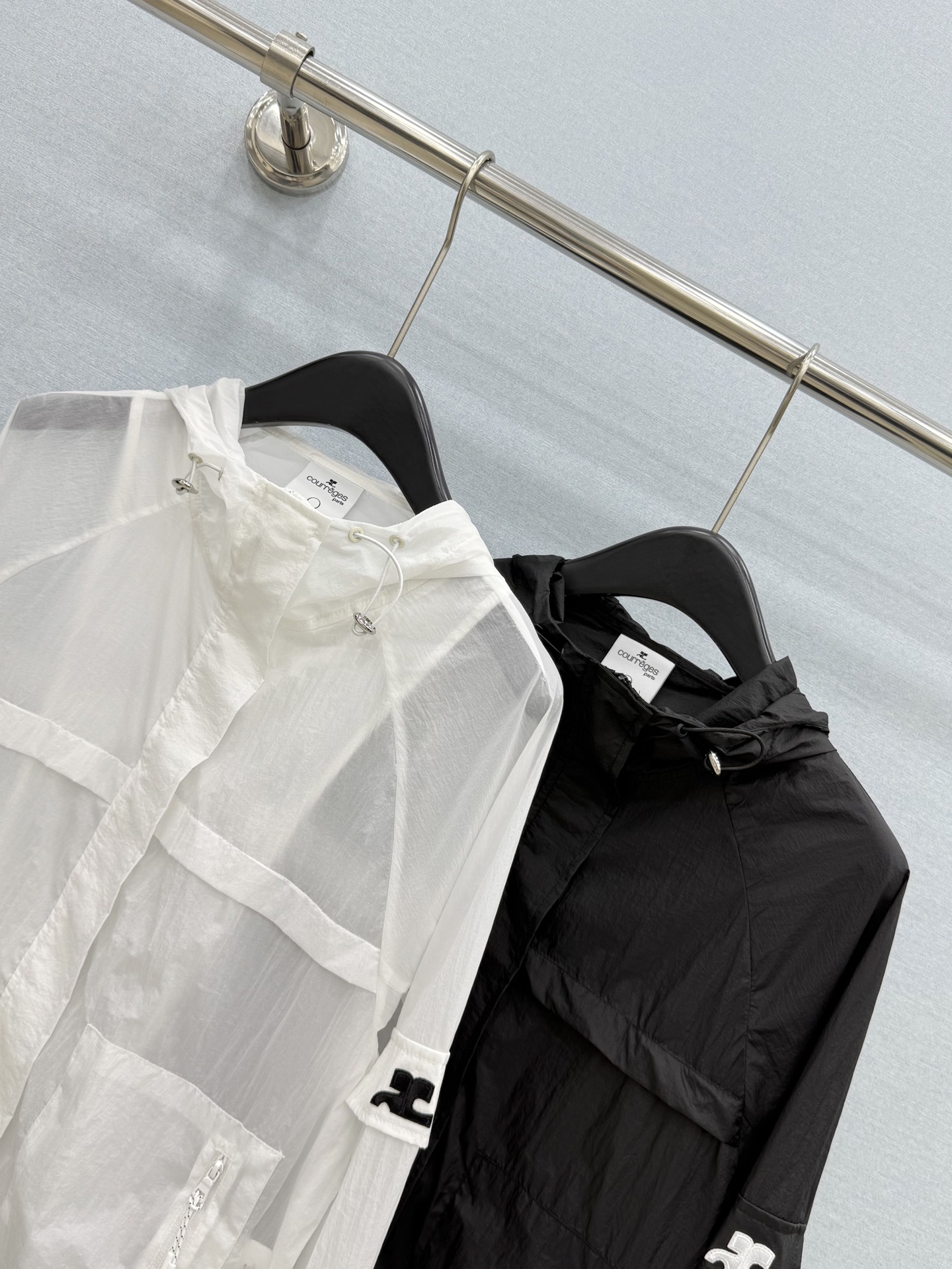 🛒𝐍𝐄𝐖 · 𝟐𝟎𝟐6/爆款现货【春夏上新】小众｜抽绳带帽防晒外套 颜色百搭自然  定制版型尽显高级随意