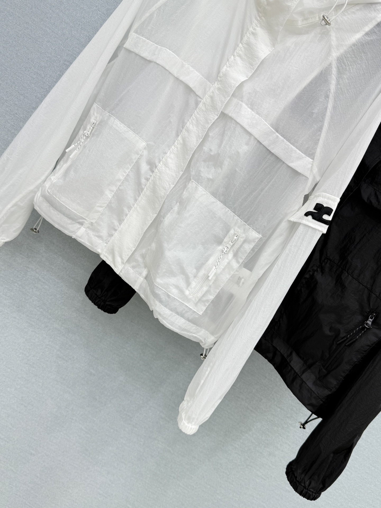 🛒𝐍𝐄𝐖 · 𝟐𝟎𝟐6/爆款现货【春夏上新】小众｜抽绳带帽防晒外套 颜色百搭自然  定制版型尽显高级随意