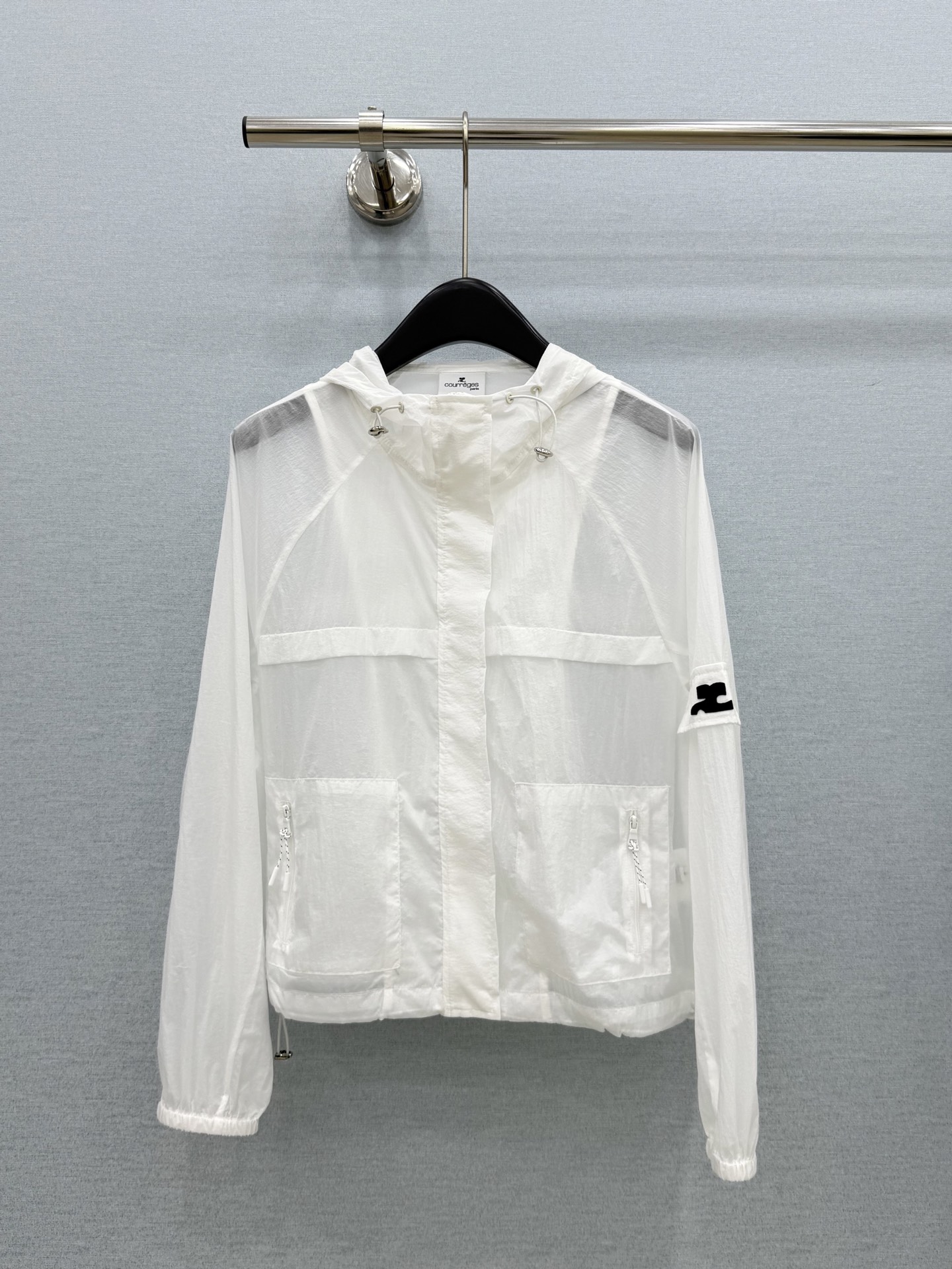 🛒𝐍𝐄𝐖 · 𝟐𝟎𝟐6/爆款现货【春夏上新】小众｜抽绳带帽防晒外套 颜色百搭自然  定制版型尽显高级随意