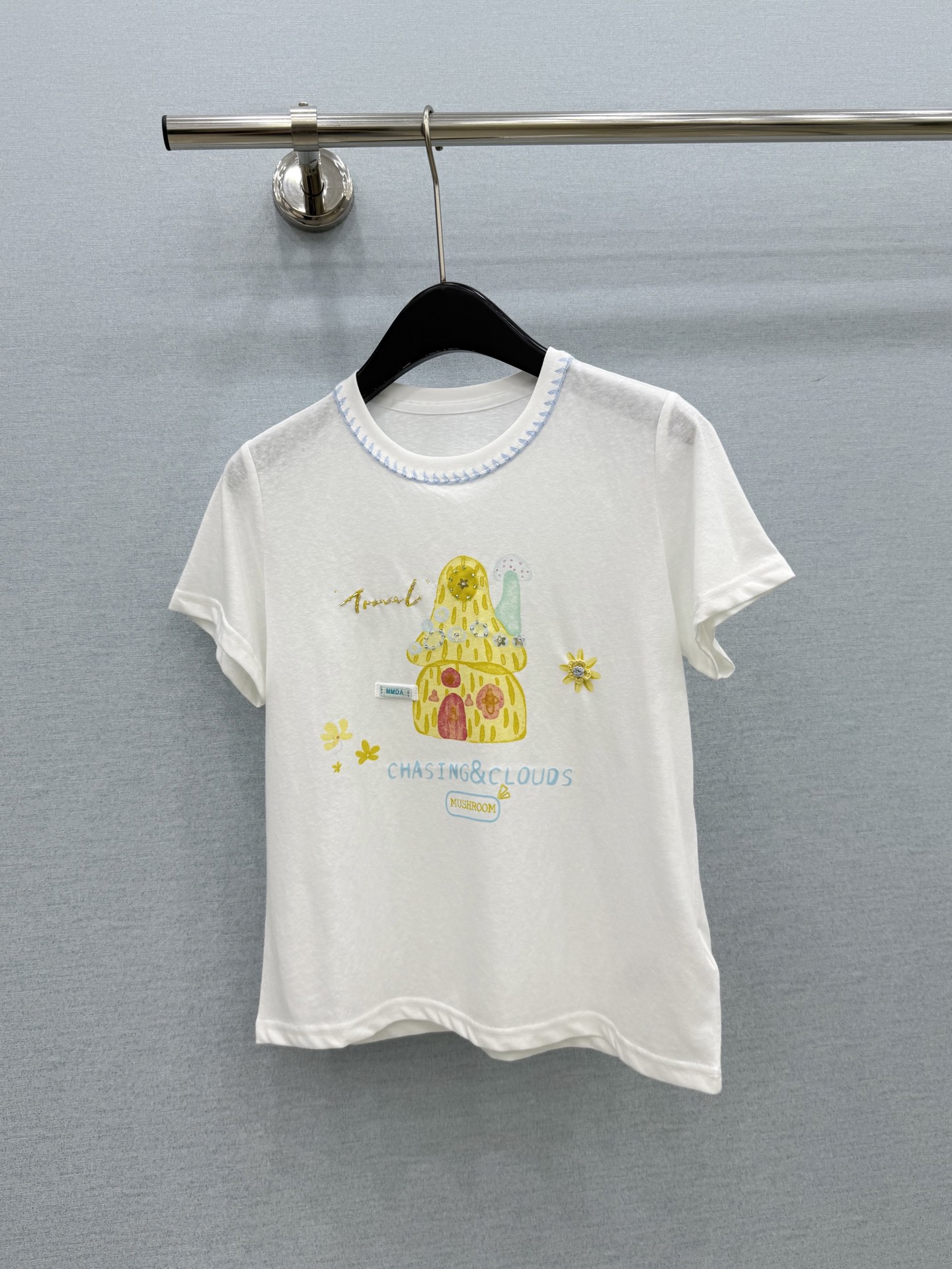 🛒𝐍𝐄𝐖 · 𝟐𝟎𝟐6/爆款现货原单品质  小众｜26新品手工工艺短袖T恤精致版型上身巨显瘦！定制最新工