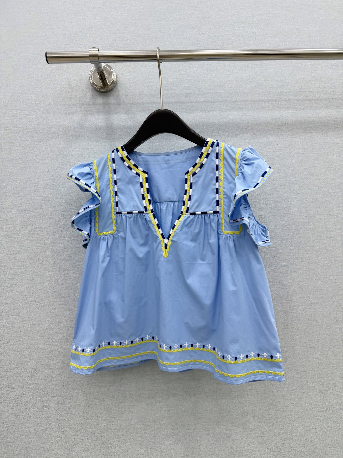 🛒𝐍𝐄𝐖 · 𝟐𝟎𝟐6/爆款现货原单品质   小众*｜2026新品飞飞袖刺绣衬衫 精致版型，高级肌理细腻