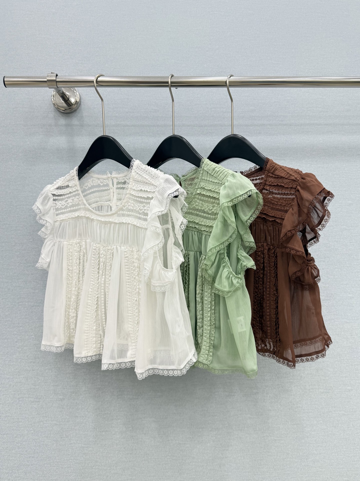 🛒𝐍𝐄𝐖 · 𝟐𝟎𝟐6/爆款现货原单品质 小众*｜2026新品蕾丝拼接水溶刺绣衬衫 精致版型，高级肌理细