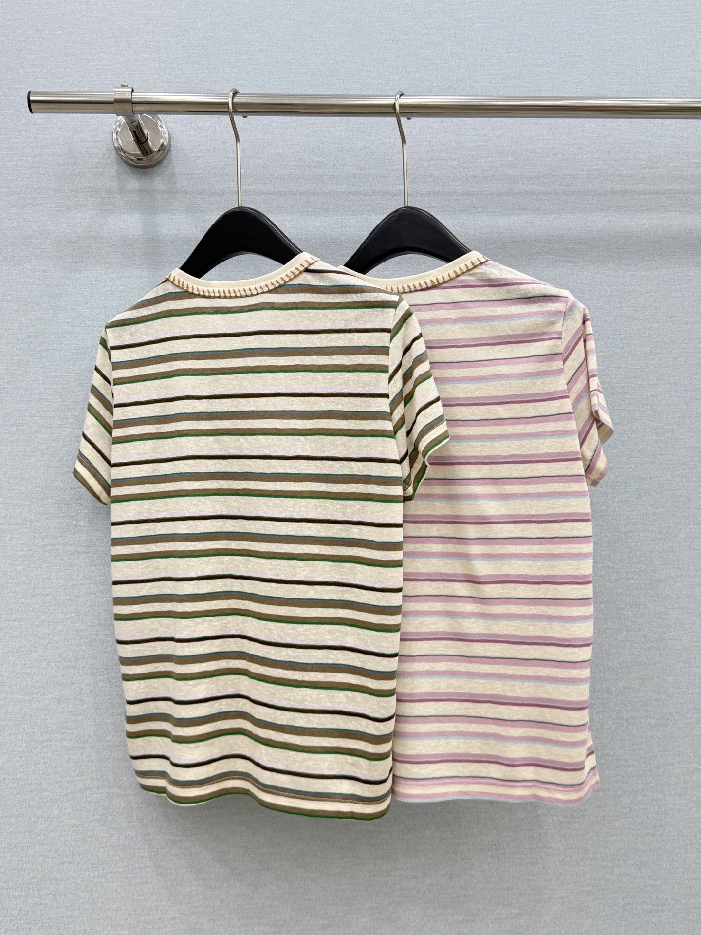 🛒𝐍𝐄𝐖 · 𝟐𝟎𝟐6/爆款现货原单品质  小众｜26新品手工工艺短袖T恤精致版型上身巨显瘦！定制最新工
