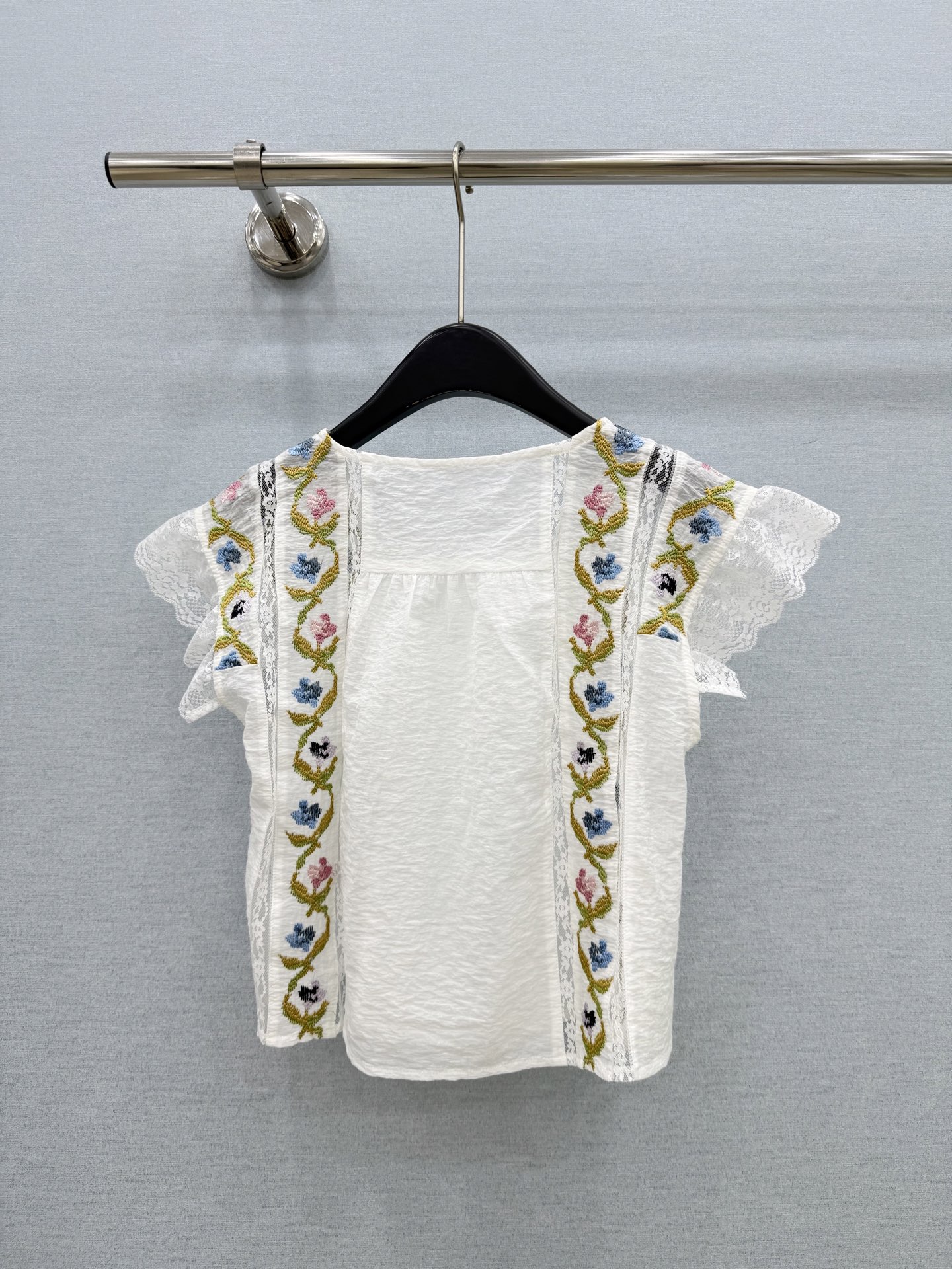🛒𝐍𝐄𝐖 · 𝟐𝟎𝟐6/爆款现货原单品质   小众*｜2026新品飞飞袖蕾丝拼接刺绣衬衫 精致版型，高级