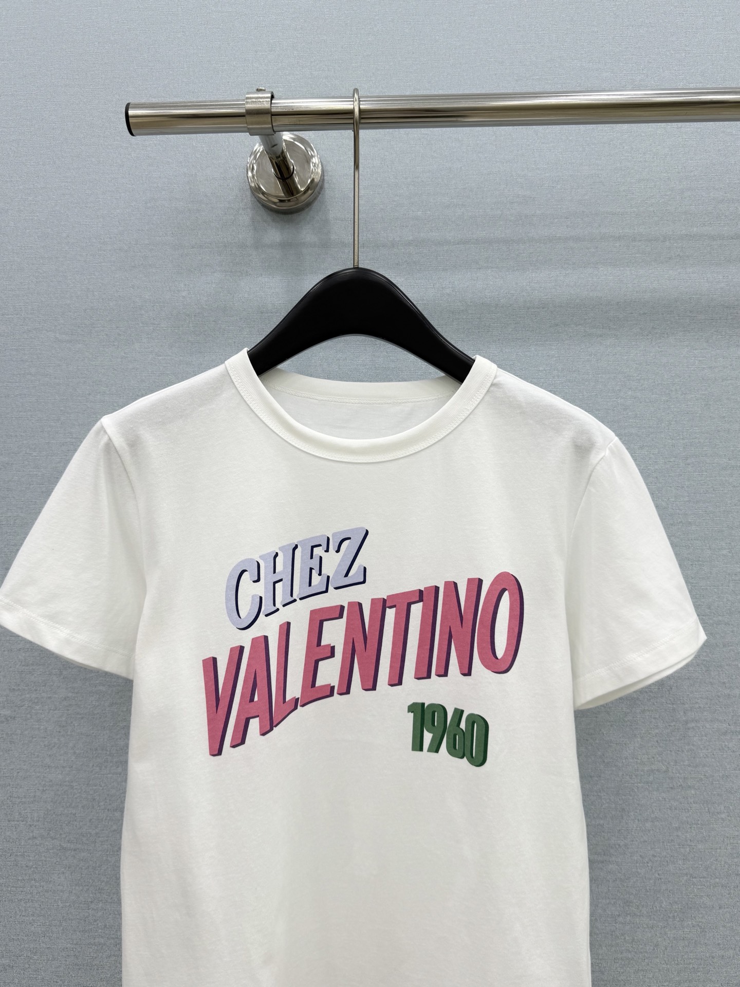 🛒𝐍𝐄𝐖 · 𝟐𝟎𝟐6/爆款现货【春夏上新】 Val*｜2026新款印花短袖T恤高订面料，百搭版型  ，