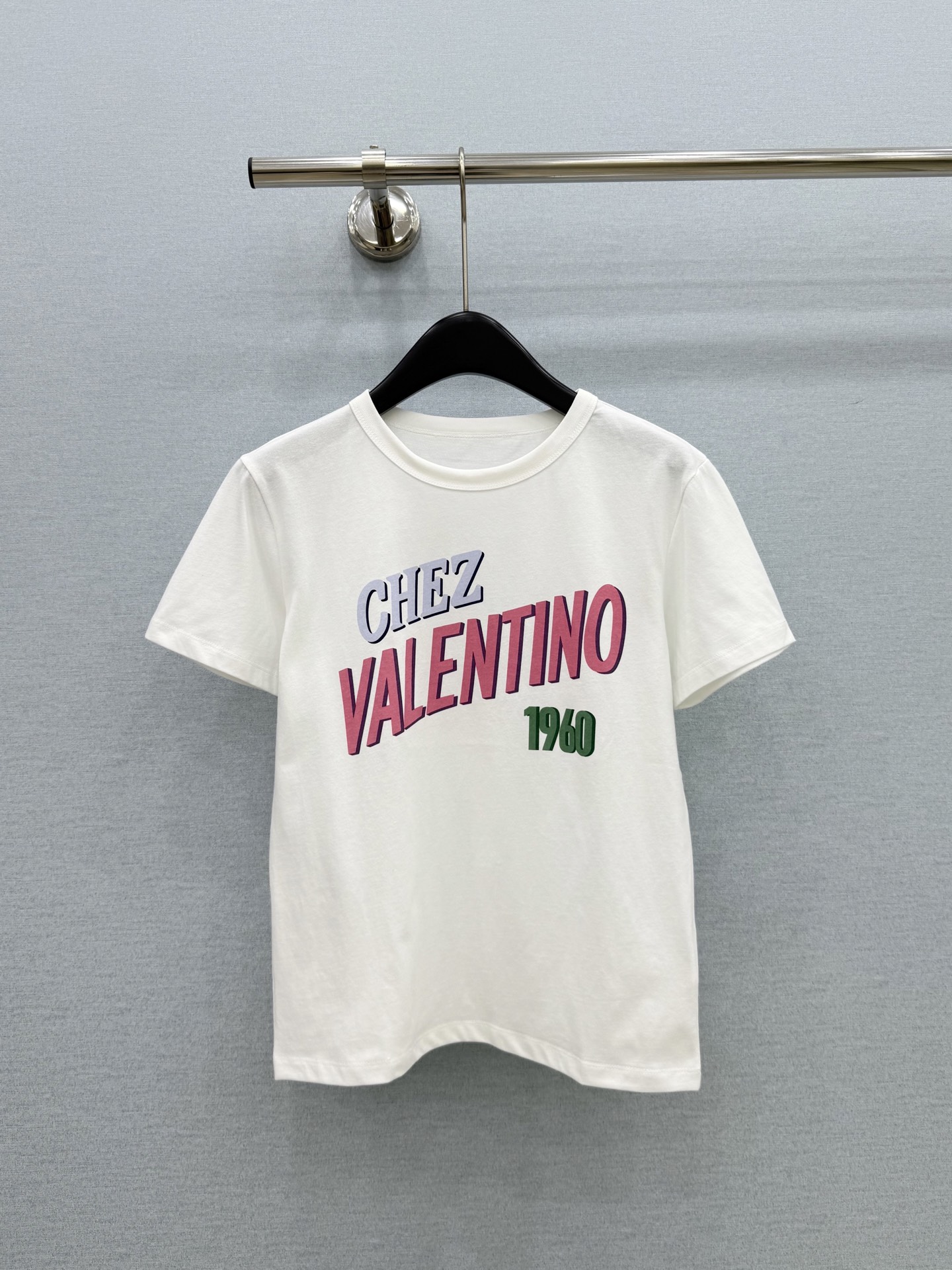 🛒𝐍𝐄𝐖 · 𝟐𝟎𝟐6/爆款现货【春夏上新】 Val*｜2026新款印花短袖T恤高订面料，百搭版型  ，