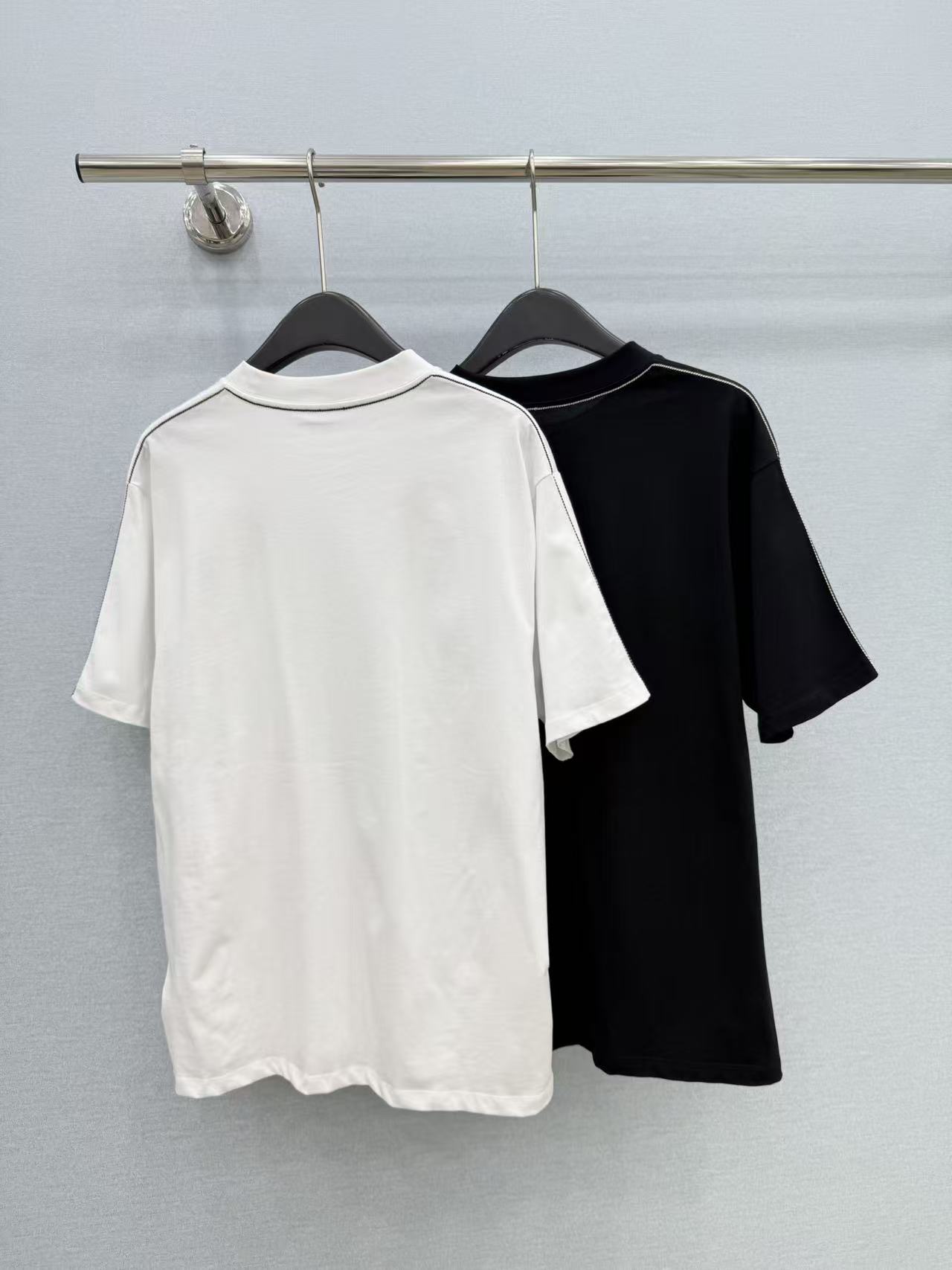 🛒𝐍𝐄𝐖 · 𝟐𝟎𝟐6/爆款现货【原版定制】Loe*｜26新品刺绣短袖T恤精致宽松版型上身巨显瘦！男女同