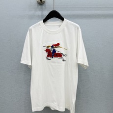 🛒𝐍𝐄𝐖 · 𝟐𝟎𝟐6/爆款现货【原版定制】Bur*|26新品刺绣短袖T恤精致宽松版型上身巨显瘦!男女同 🛒𝐍𝐄𝐖 · 𝟐𝟎𝟐6/爆款现货【原版定制】Bur*|26新品刺绣短袖T恤精致宽松版型上身巨显瘦!男女同