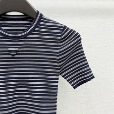 🛒𝐍𝐄𝐖 · 𝟐𝟎𝟐6/爆款现货【原版定制】Pra*|26新品短袖条纹针织T恤 系列款精致版型上身巨显瘦 🛒𝐍𝐄𝐖 · 𝟐𝟎𝟐6/爆款现货【原版定制】Pra*|26新品短袖条纹针织T恤 系列款精致版型上身巨显瘦