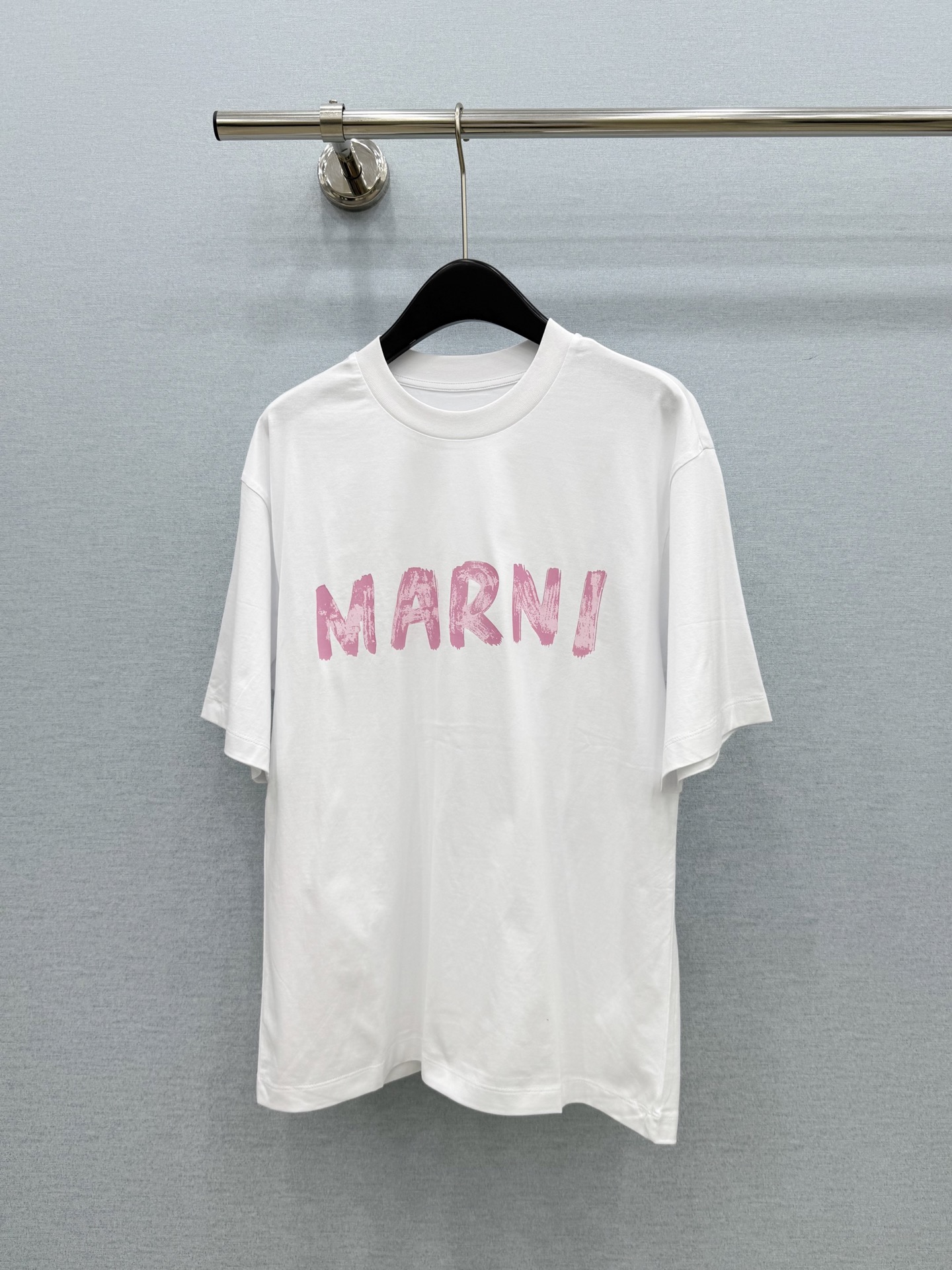🛒𝐍𝐄𝐖 · 𝟐𝟎𝟐6/爆款现货【原版定制】Mar*｜26新品印花短袖T恤精致宽松版型上身巨显瘦！男女同
