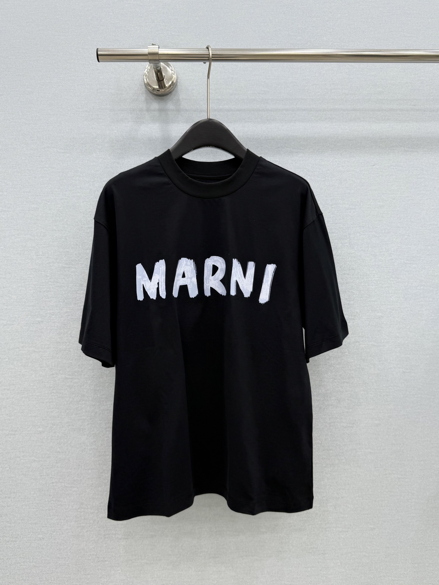 🛒𝐍𝐄𝐖 · 𝟐𝟎𝟐6/爆款现货【原版定制】Mar*｜26新品印花短袖T恤精致宽松版型上身巨显瘦！男女同