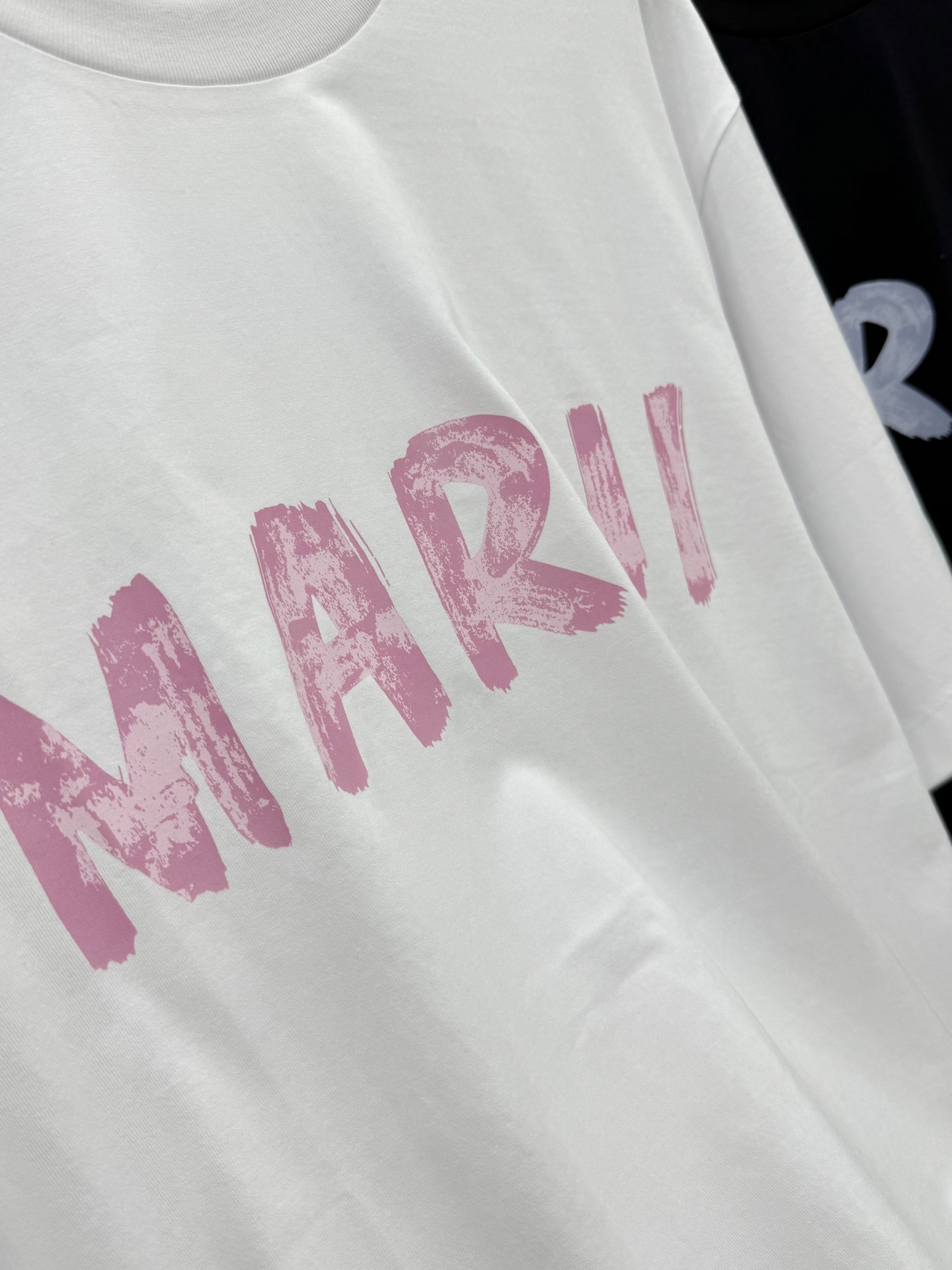 🛒𝐍𝐄𝐖 · 𝟐𝟎𝟐6/爆款现货【原版定制】Mar*｜26新品印花短袖T恤精致宽松版型上身巨显瘦！男女同