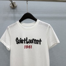 🛒𝐍𝐄𝐖 · 𝟐𝟎𝟐6/爆款现货【春夏上新】 设计师小众|2026新款刺绣字母手工短袖T高订面料,百搭版 🛒𝐍𝐄𝐖 · 𝟐𝟎𝟐6/爆款现货【春夏上新】 设计师小众|2026新款刺绣字母手工短袖T高订面料,百搭版
