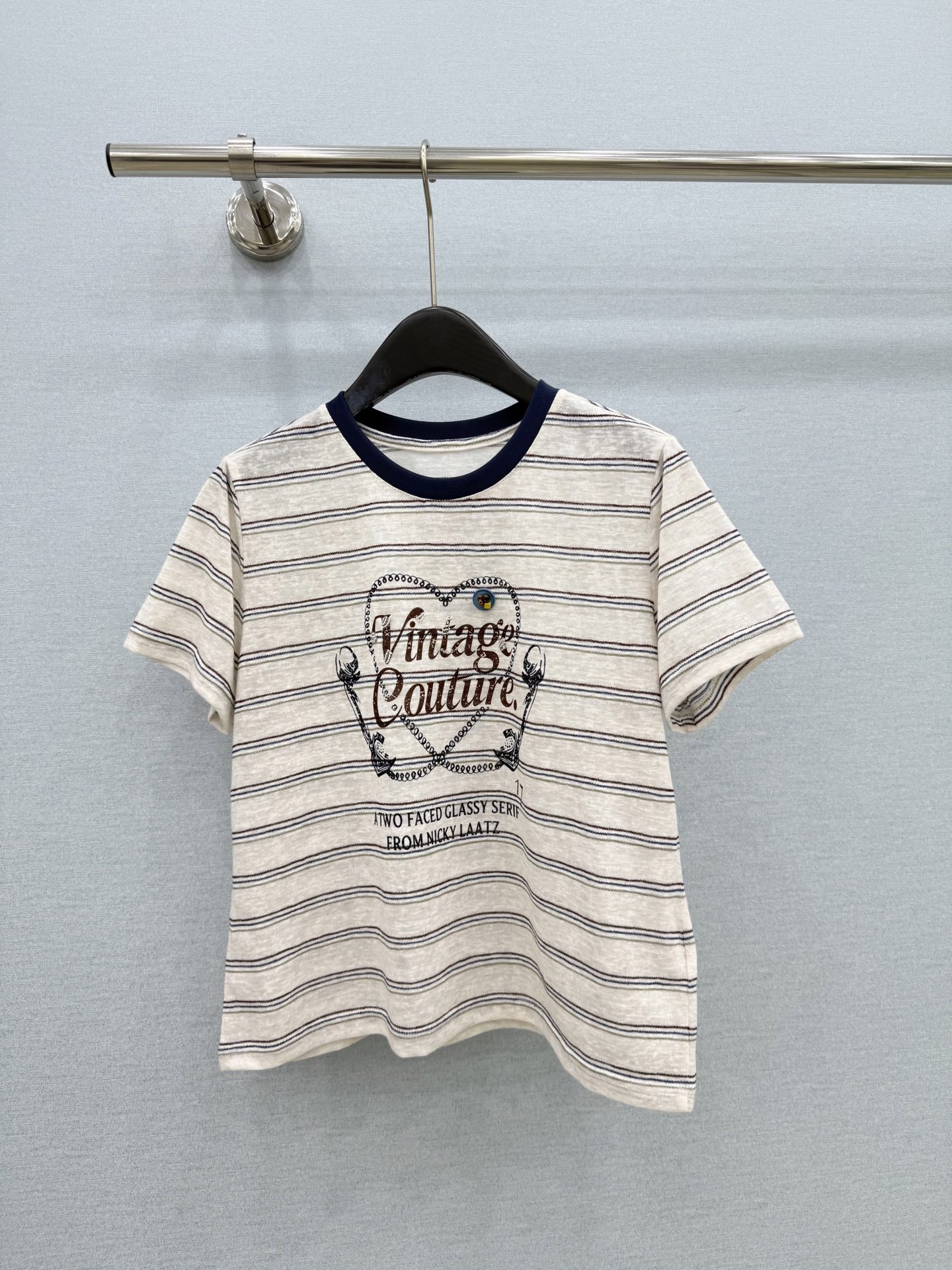 🛒𝐍𝐄𝐖 · 𝟐𝟎𝟐6/爆款现货【春夏上新】 设计师小众｜2026新款印花立体手工短袖T高订面料，百搭版