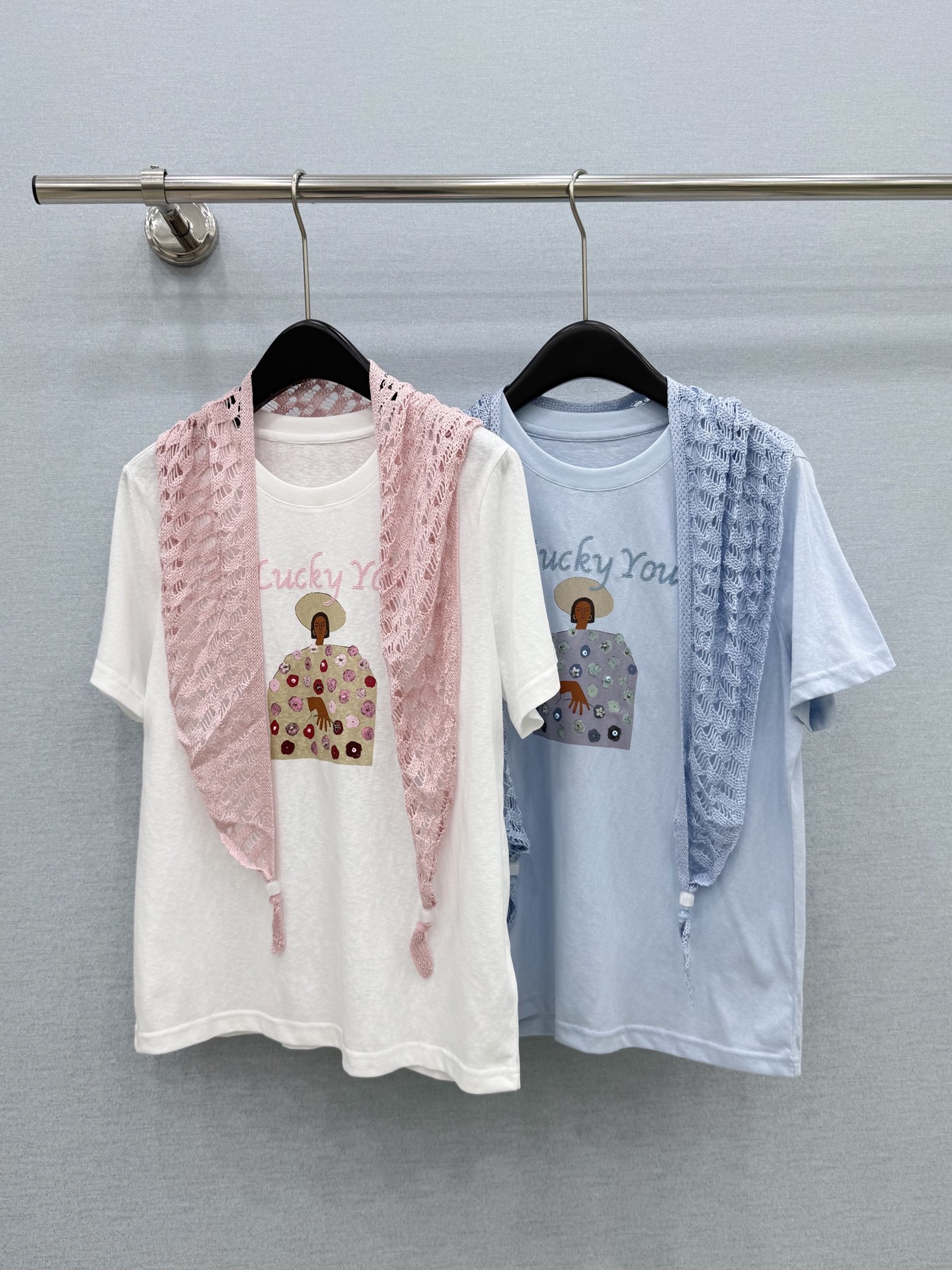 🛒𝐍𝐄𝐖 · 𝟐𝟎𝟐6/爆款现货【春夏上新】 设计师小众｜2026新款印花立体手工多用式披肩短袖T高订面