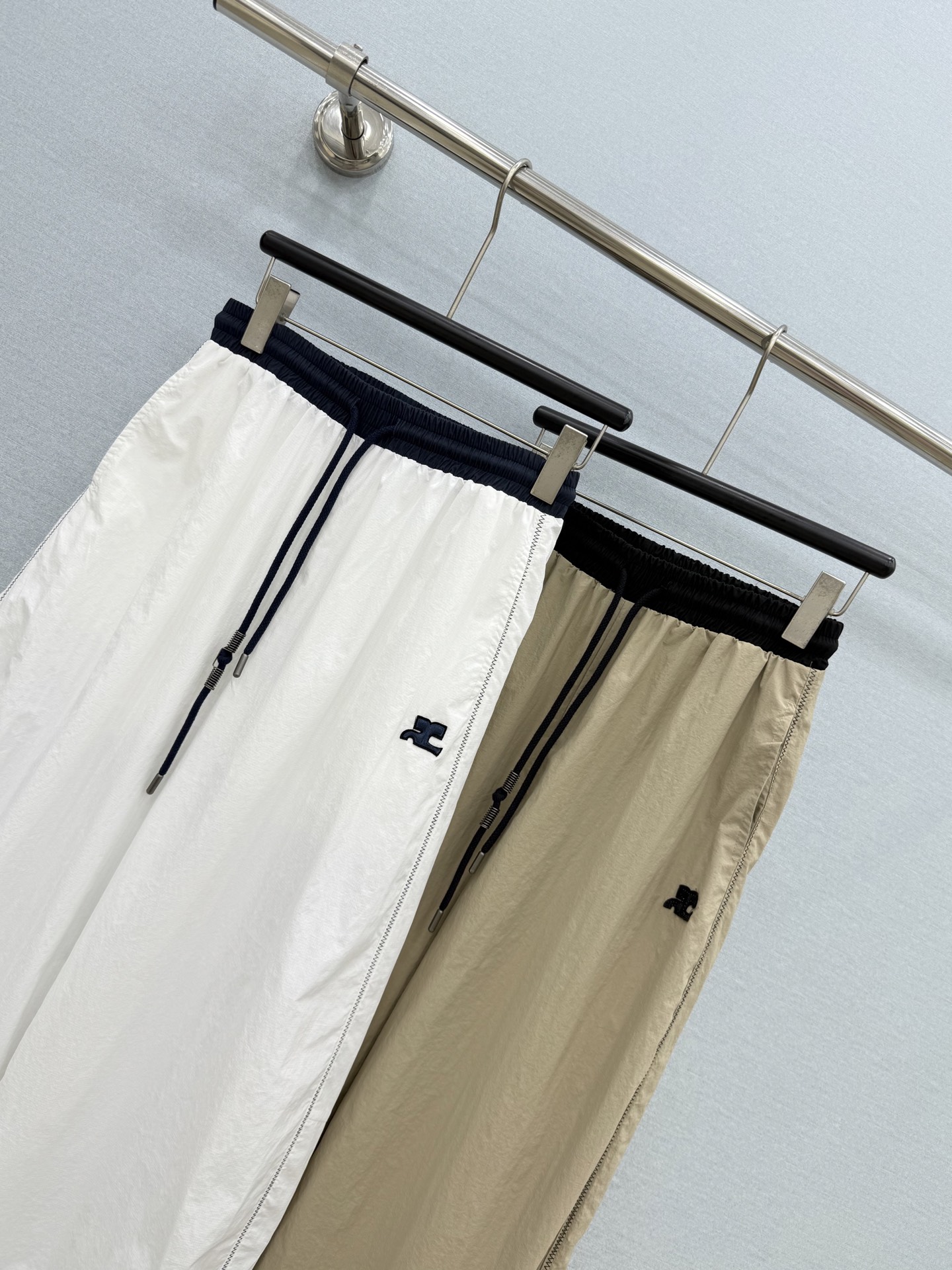 🛒𝐍𝐄𝐖 · 𝟐𝟎𝟐6/爆款现货原单品质  小众*｜2026新品工装式撞色抽绳休闲裤常规设计  经典高级