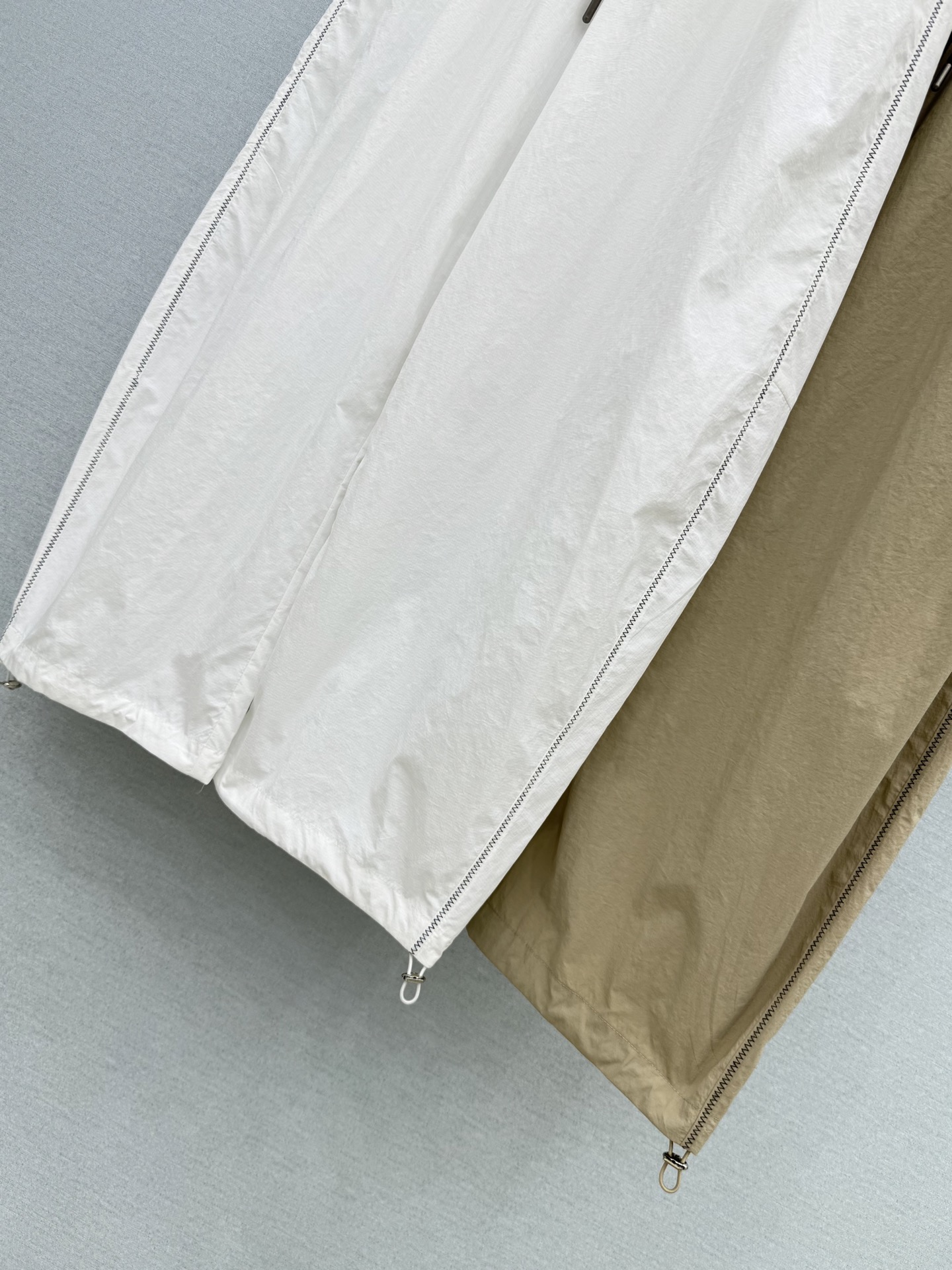 🛒𝐍𝐄𝐖 · 𝟐𝟎𝟐6/爆款现货原单品质  小众*｜2026新品工装式撞色抽绳休闲裤常规设计  经典高级