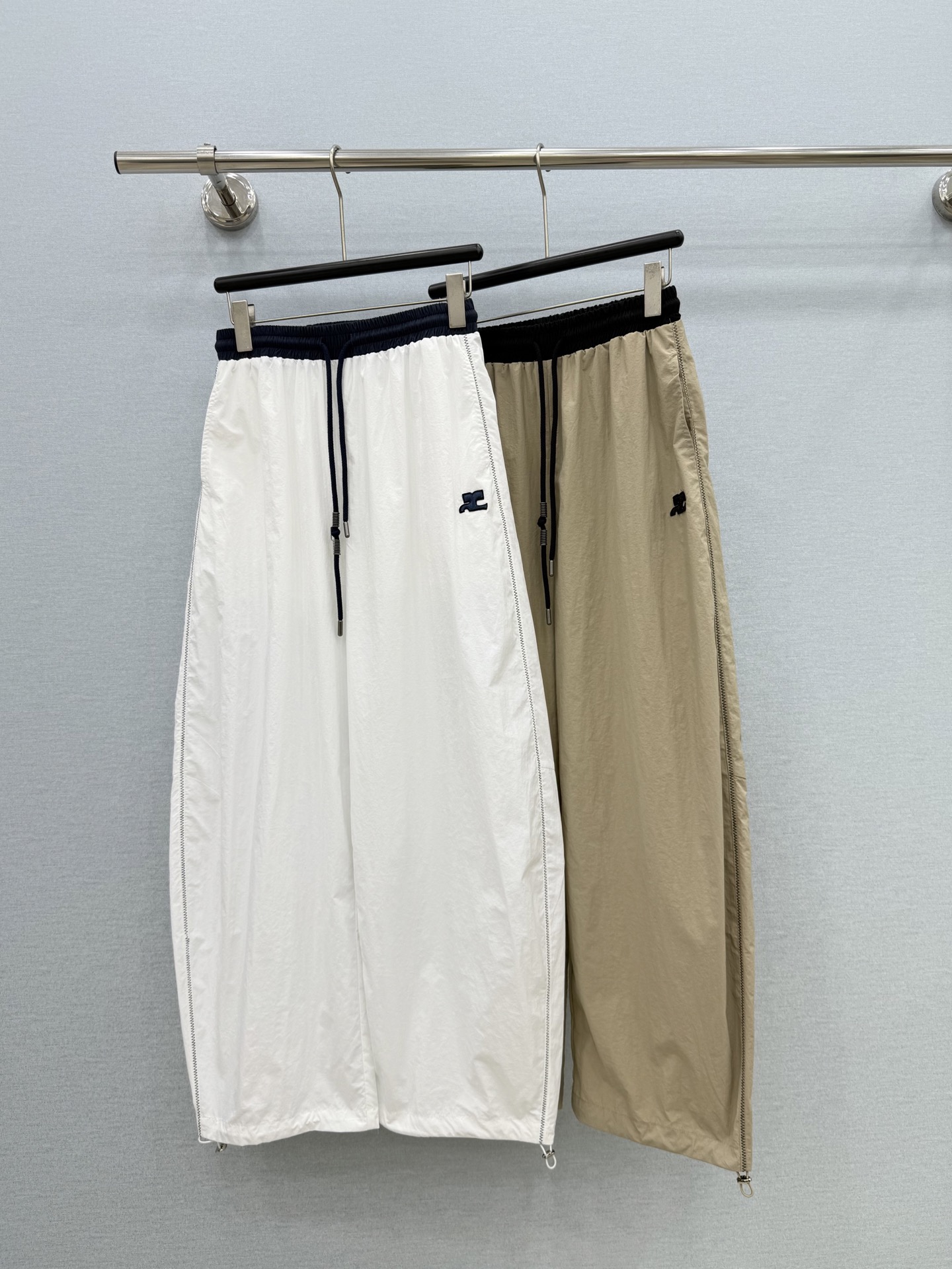 🛒𝐍𝐄𝐖 · 𝟐𝟎𝟐6/爆款现货原单品质  小众*｜2026新品工装式撞色抽绳休闲裤常规设计  经典高级