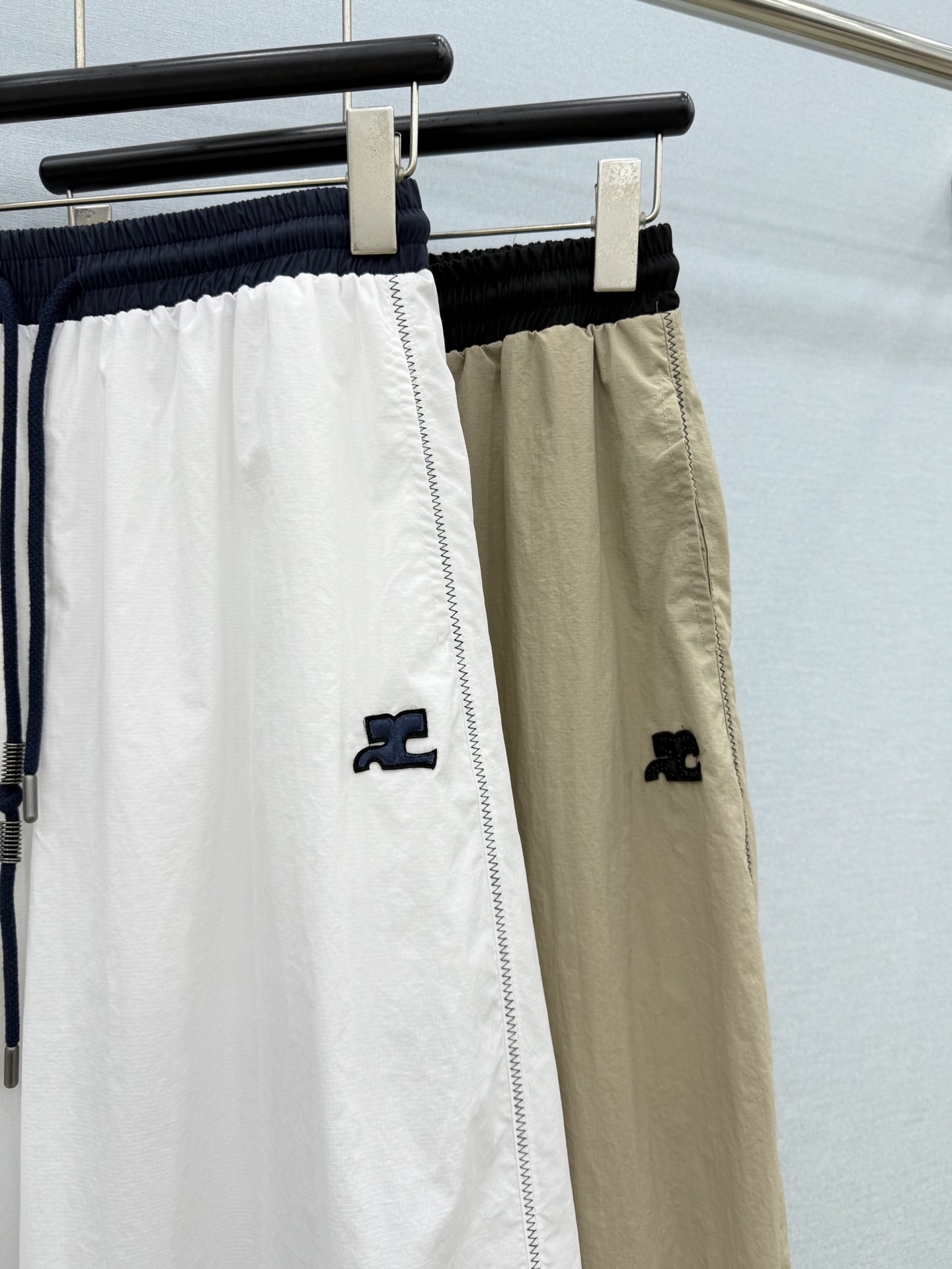 🛒𝐍𝐄𝐖 · 𝟐𝟎𝟐6/爆款现货原单品质  小众*｜2026新品工装式撞色抽绳休闲裤常规设计  经典高级