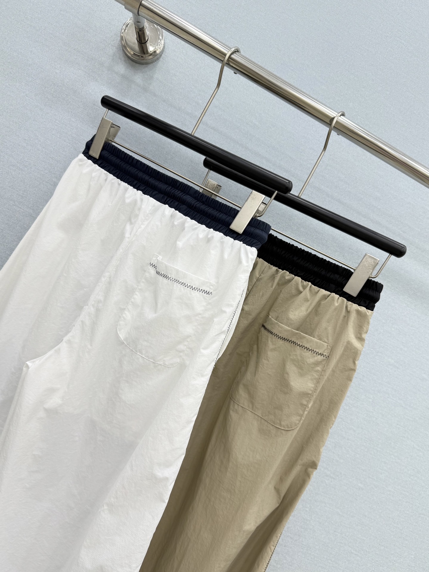 🛒𝐍𝐄𝐖 · 𝟐𝟎𝟐6/爆款现货原单品质  小众*｜2026新品工装式撞色抽绳休闲裤常规设计  经典高级