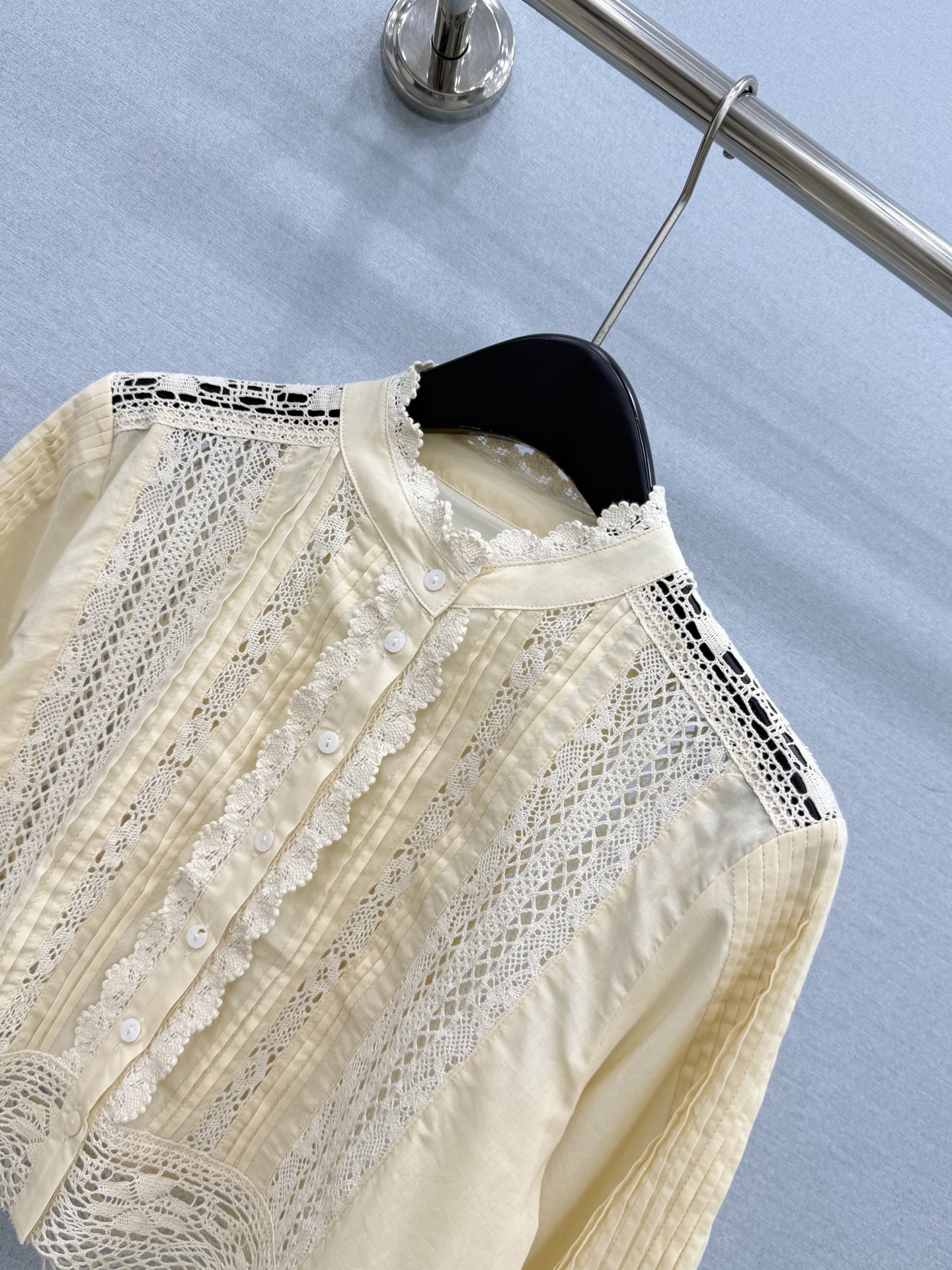 🛒𝐍𝐄𝐖 · 𝟐𝟎𝟐6/爆款现货原单品质 小众*｜2026新品蕾丝拼接花边刺绣衬衫 精致版型，高级肌理细