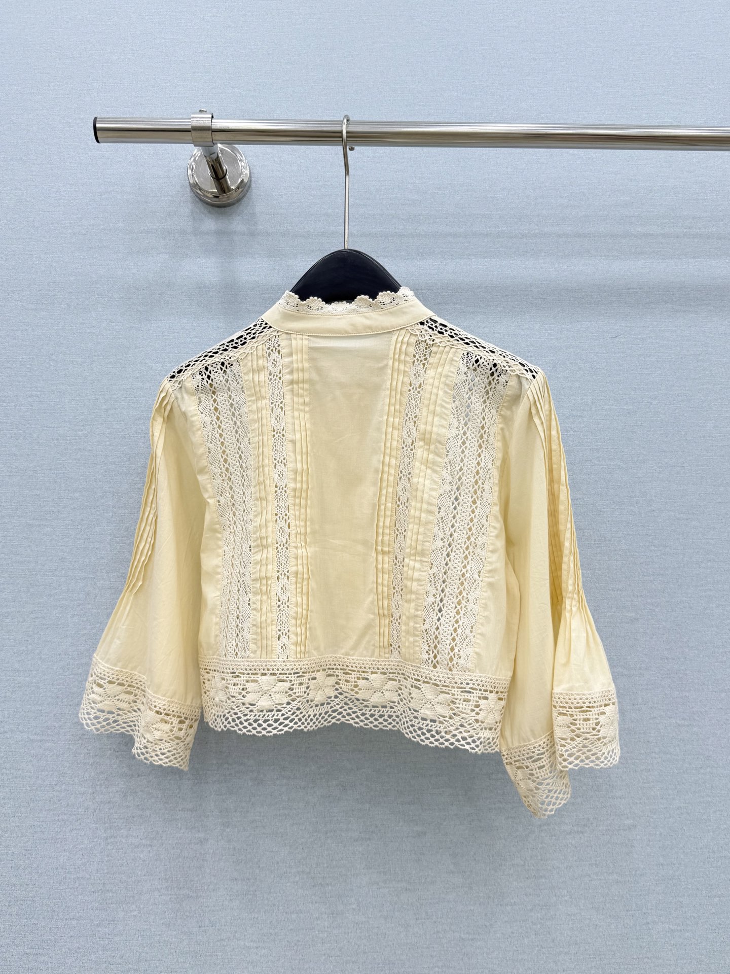 🛒𝐍𝐄𝐖 · 𝟐𝟎𝟐6/爆款现货原单品质 小众*｜2026新品蕾丝拼接花边刺绣衬衫 精致版型，高级肌理细