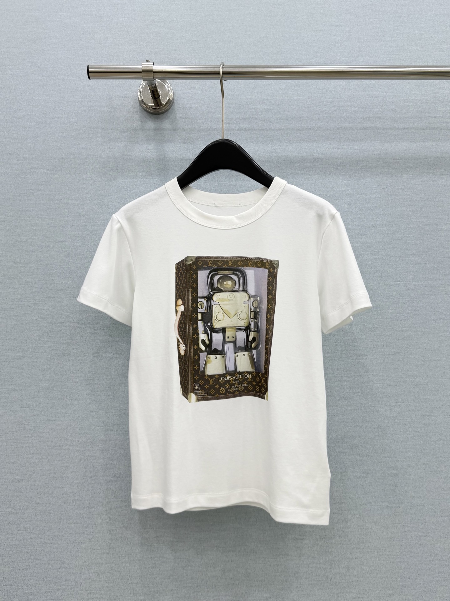 🛒𝐍𝐄𝐖 · 𝟐𝟎𝟐6/爆款现货【春夏上新】 Lv｜2026新款印花短袖T恤高订面料，百搭版型  ，上身