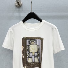 🛒𝐍𝐄𝐖 · 𝟐𝟎𝟐6/爆款现货【春夏上新】 Lv|2026新款印花短袖T恤高订面料,百搭版型 ,上身 🛒𝐍𝐄𝐖 · 𝟐𝟎𝟐6/爆款现货【春夏上新】 Lv|2026新款印花短袖T恤高订面料,百搭版型 ,上身