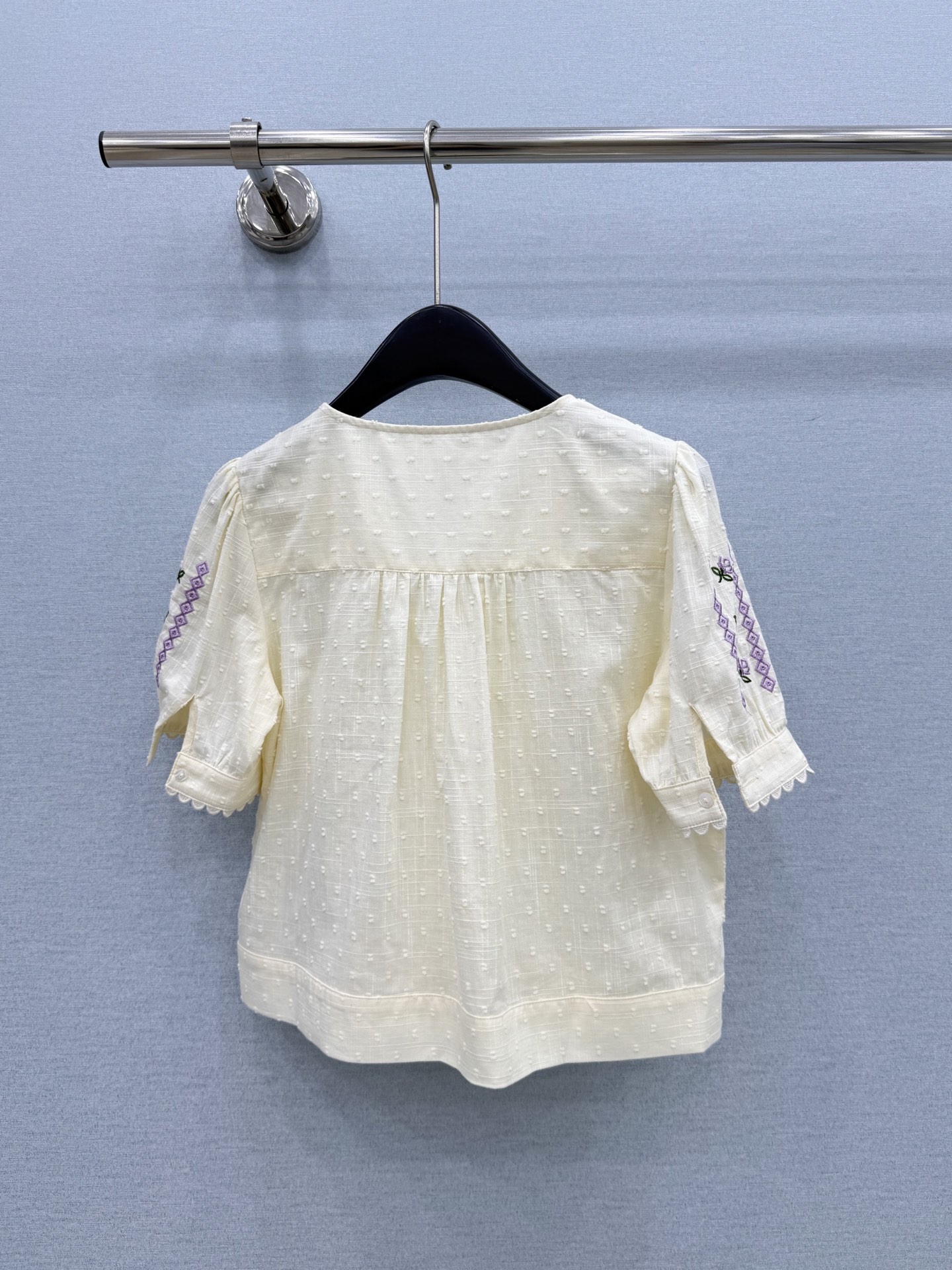 🛒𝐍𝐄𝐖 · 𝟐𝟎𝟐6/爆款现货原单品质  小众*｜2026新品刺绣衬衫精致版型，高级肌理细腻 极简主义