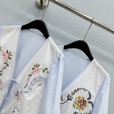 🛒𝐍𝐄𝐖 · 𝟐𝟎𝟐6/爆款现货原单品质 小众*|2026新品条纹拼接刺绣系带衬衫精致版型,高级肌理细腻 🛒𝐍𝐄𝐖 · 𝟐𝟎𝟐6/爆款现货原单品质 小众*|2026新品条纹拼接刺绣系带衬衫精致版型,高级肌理细腻