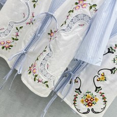 🛒𝐍𝐄𝐖 · 𝟐𝟎𝟐6/爆款现货原单品质 小众*|2026新品条纹拼接刺绣系带衬衫精致版型,高级肌理细腻 🛒𝐍𝐄𝐖 · 𝟐𝟎𝟐6/爆款现货原单品质 小众*|2026新品条纹拼接刺绣系带衬衫精致版型,高级肌理细腻